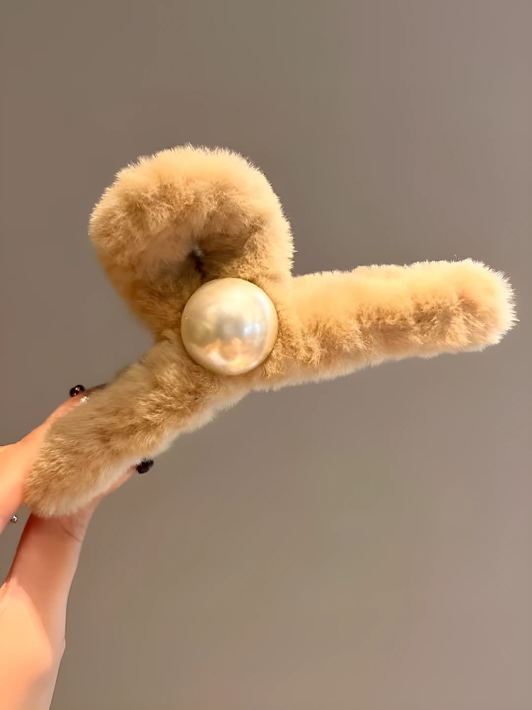 Coffee fur pearl clip