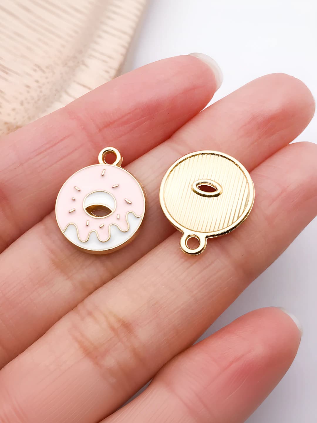 1 pink donut, 17x14x2mm, 1g