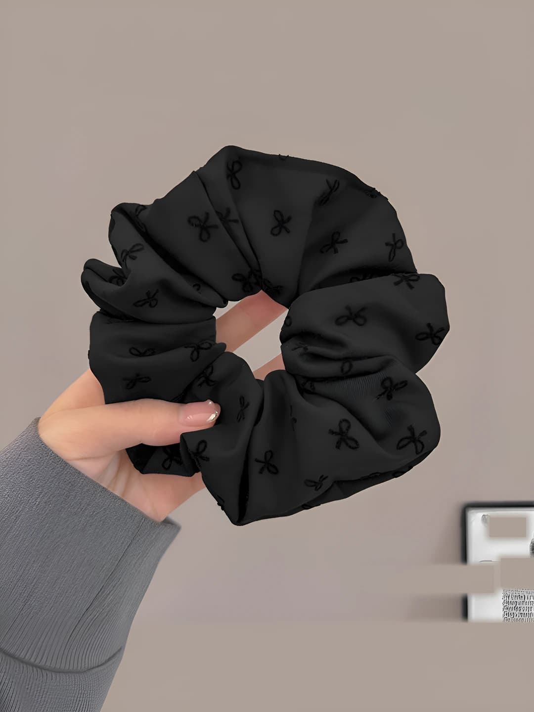 Black, bow
