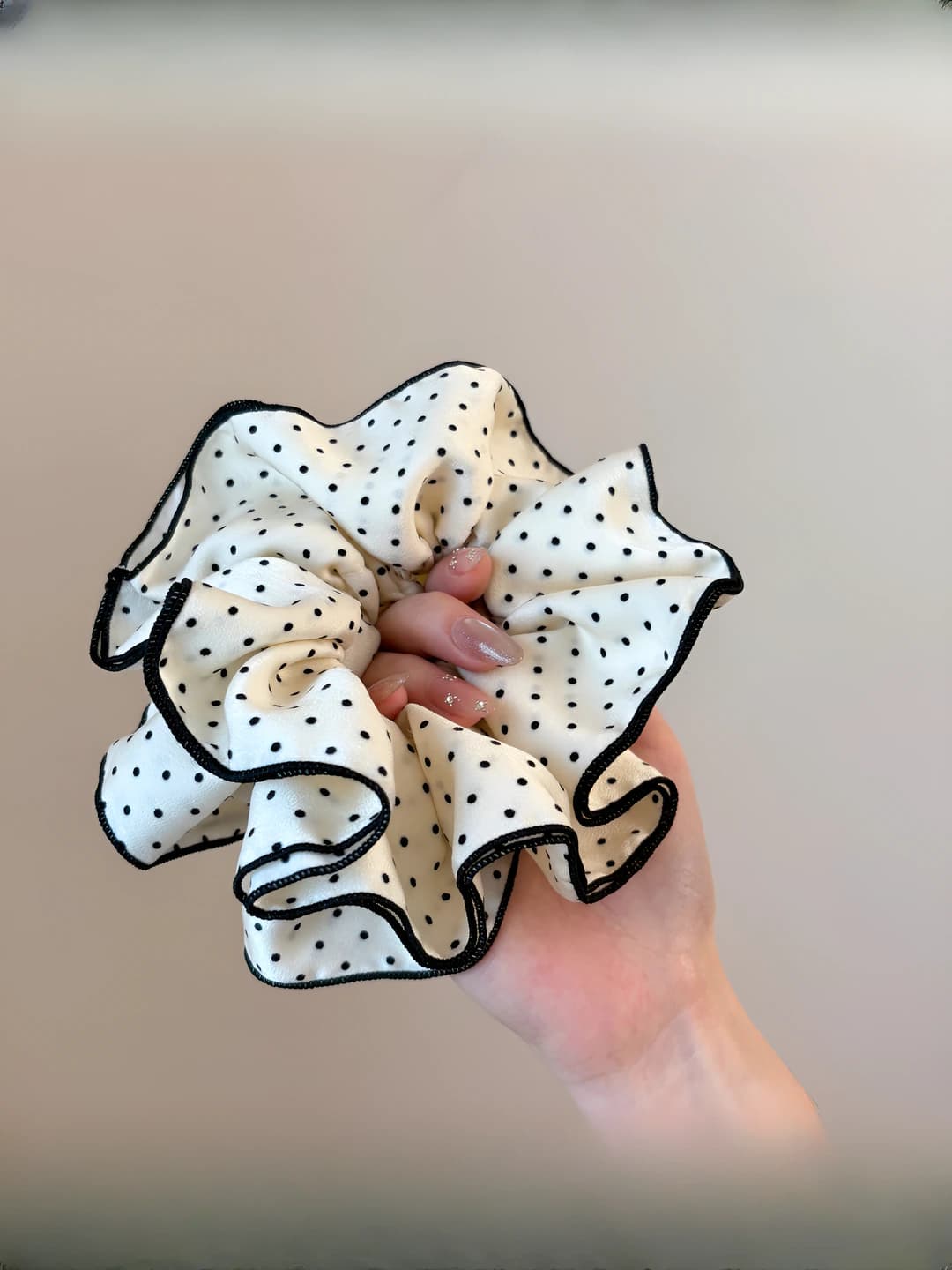 Beige polka dot [small]