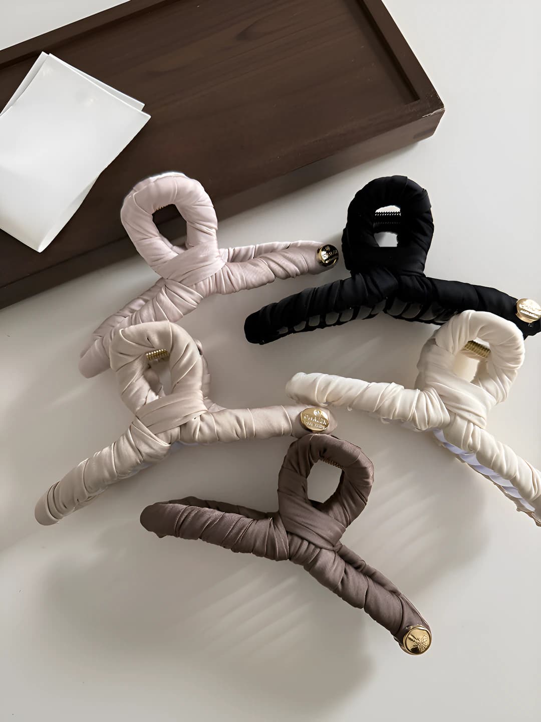 Женские тканевые шнурованные шпильки для волос (shark/claw clips), 2026, ручная работа, элемент дизайна: бант, стиль Chanel, аксессуар для волос