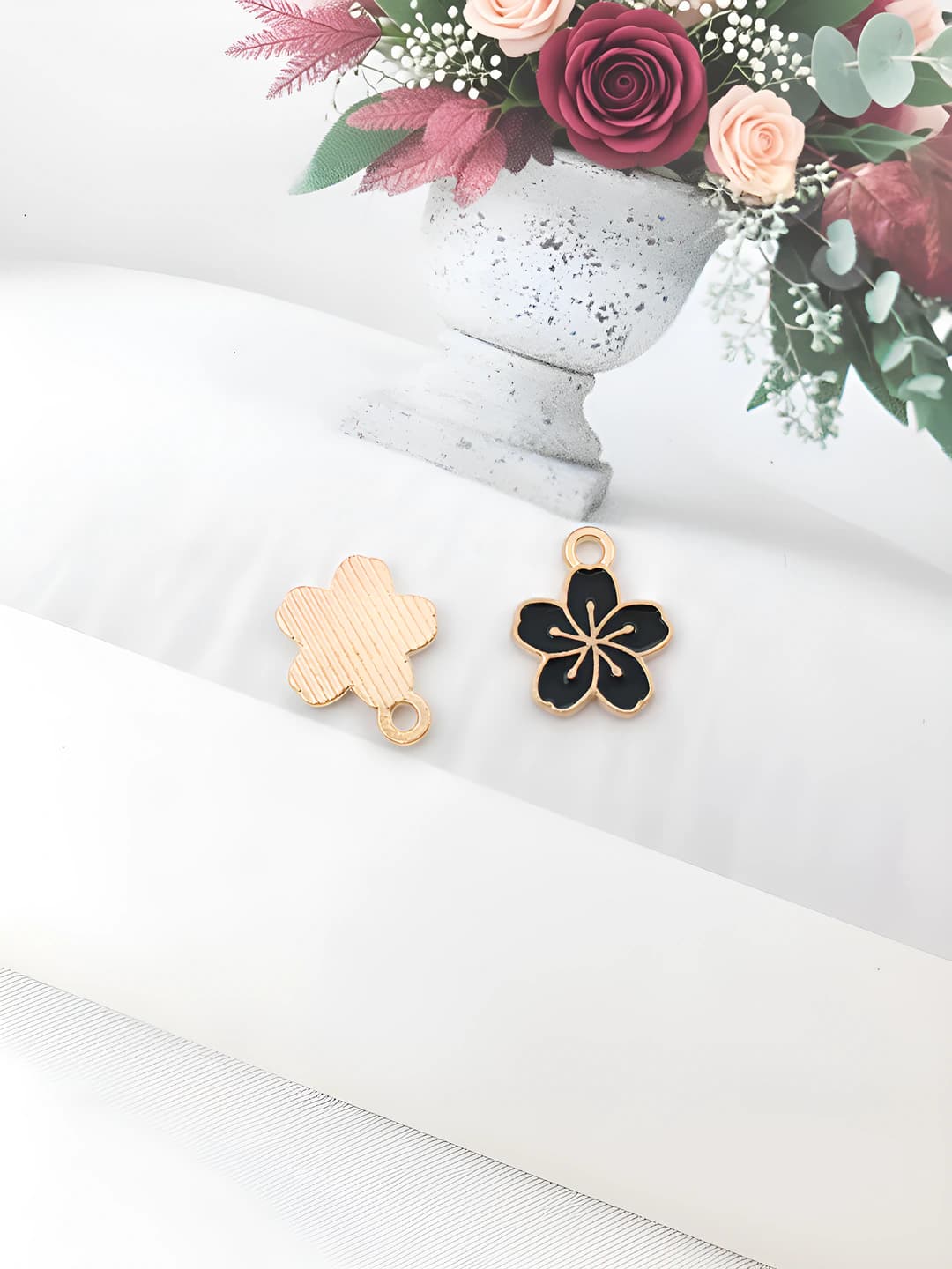 1 pc small cherry blossom 12x14.5 mm - 0.7 g