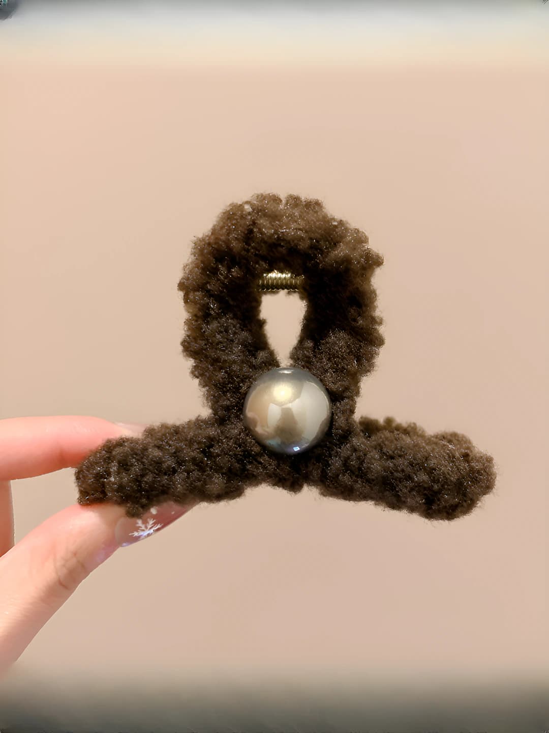 Dark coffee pearl fur clip 8 cm