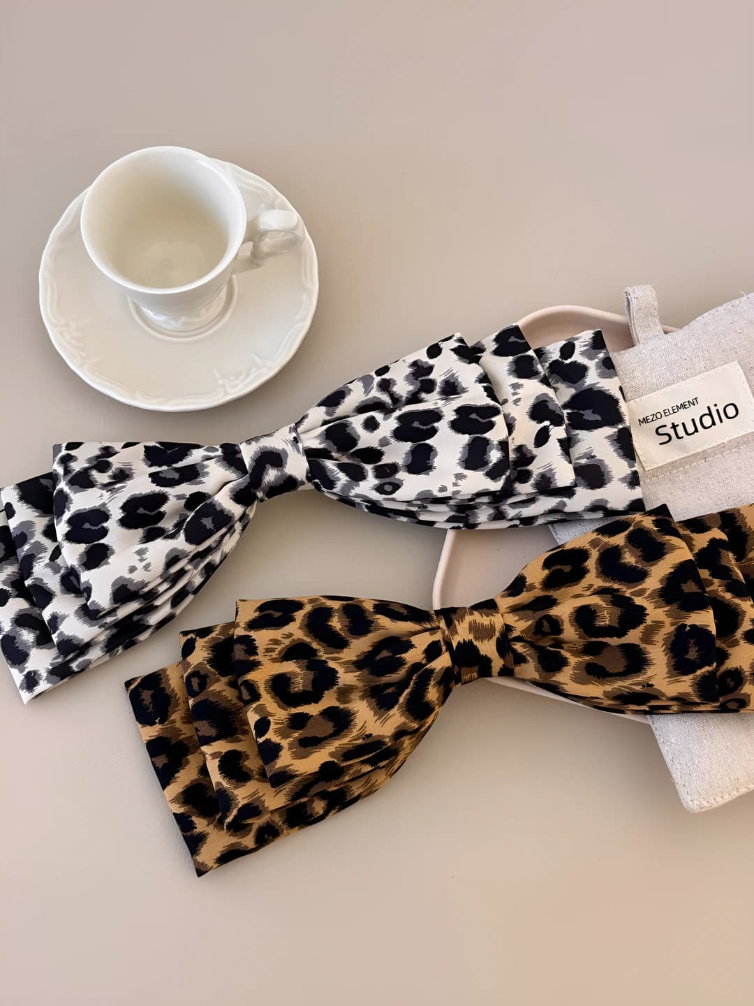 Ayollar uchun leopard printli katta bow soch toʻgʻnagʻich, prujinali, yarmoq bogʻlangan soch uchun