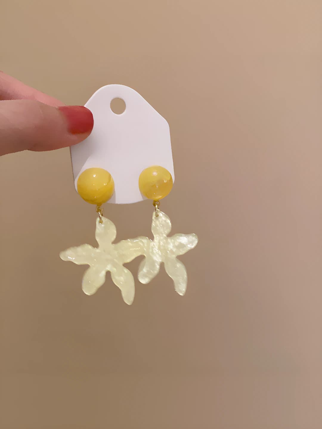 Yellow studs - 1 pair