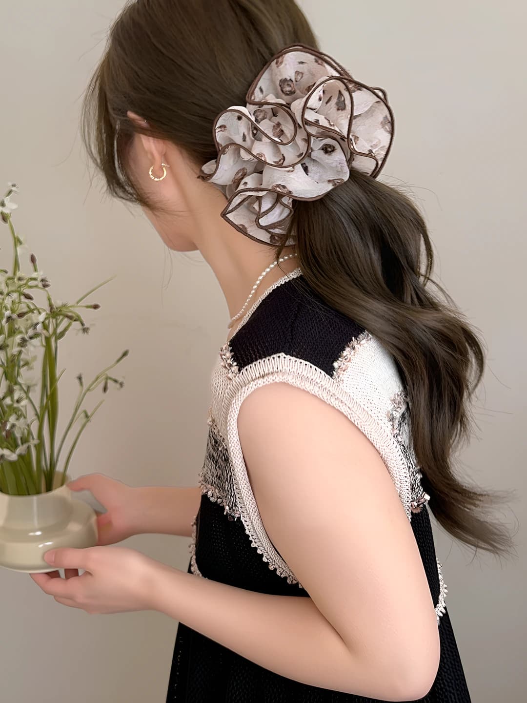 Women's retro floral fabric scrunchie, high stretch, for low ponytail