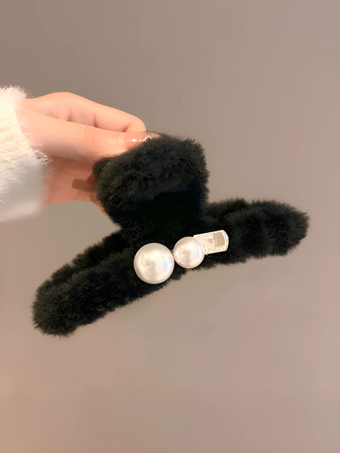 Black fur pearl, 14 cm