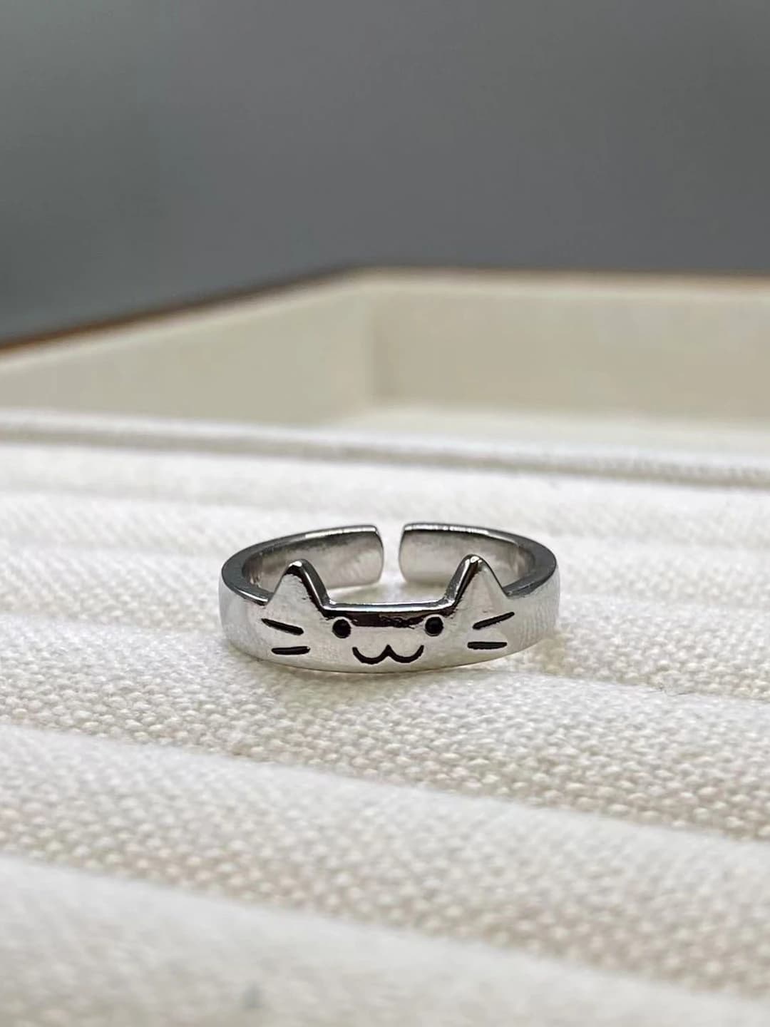 Cat ring
