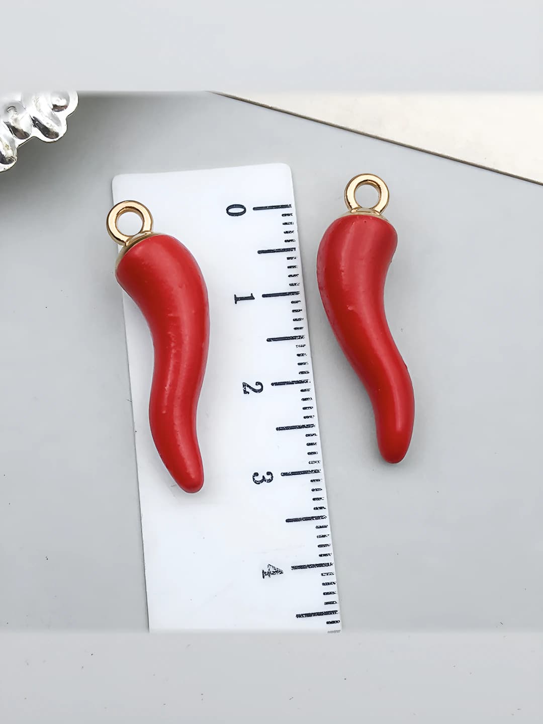 1 pc large size red 3D pepper 32x9x9 mm - 4.9 g