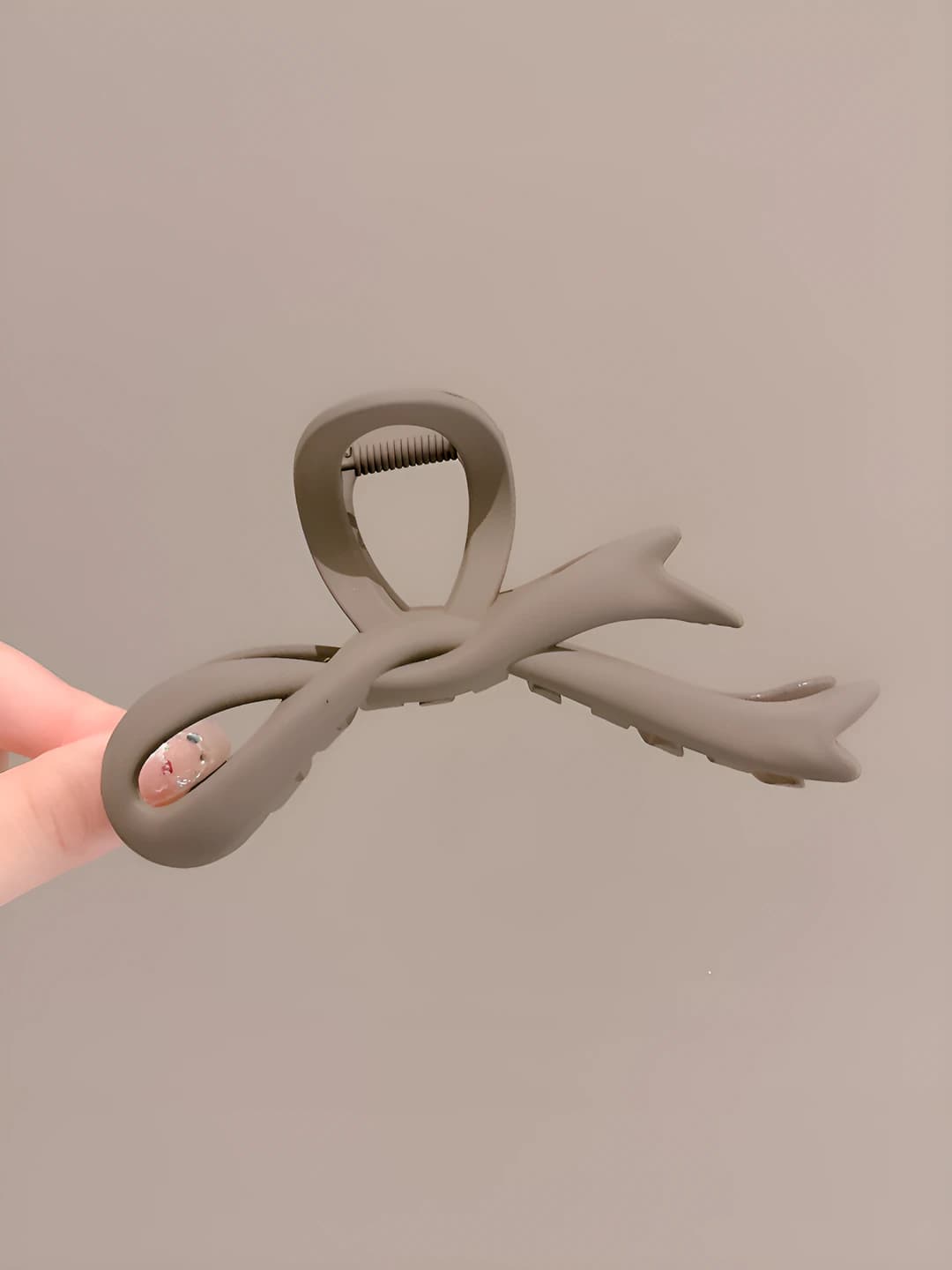 8# Light coffee bow clip 11 cm