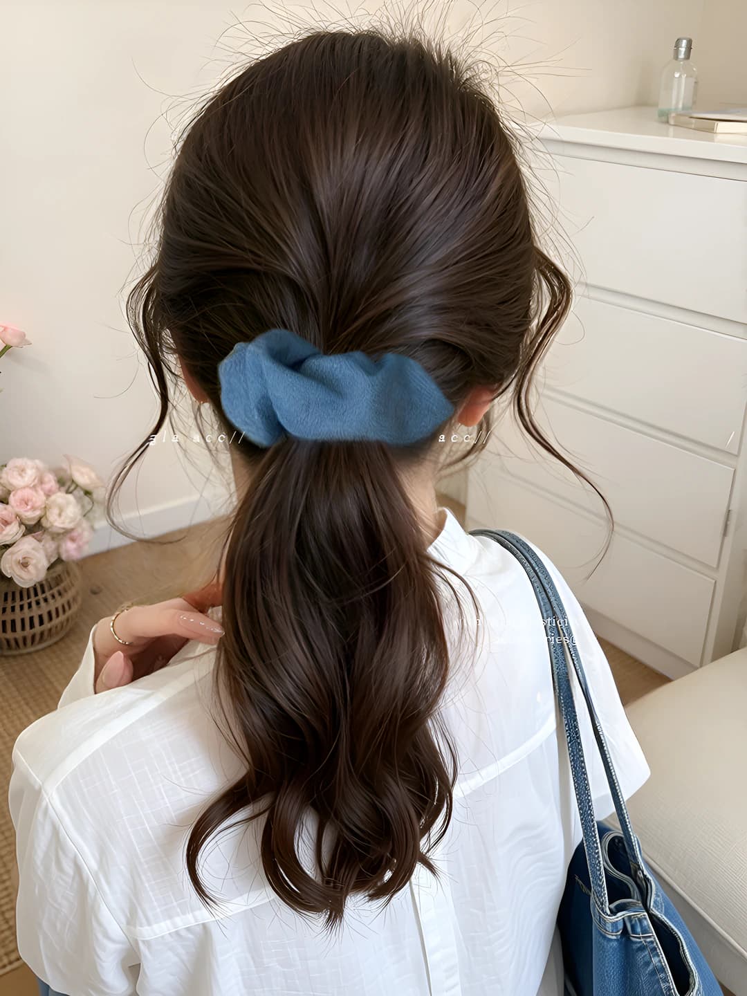 Dark blue twist clip