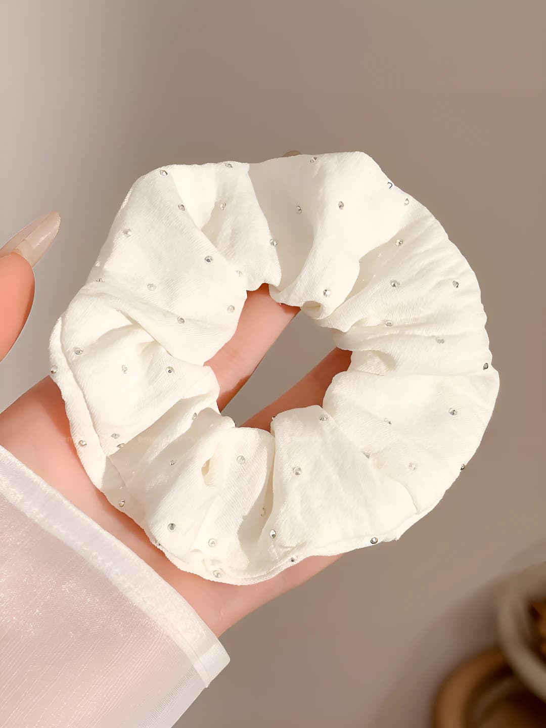 Молочный, стразы, 10 см