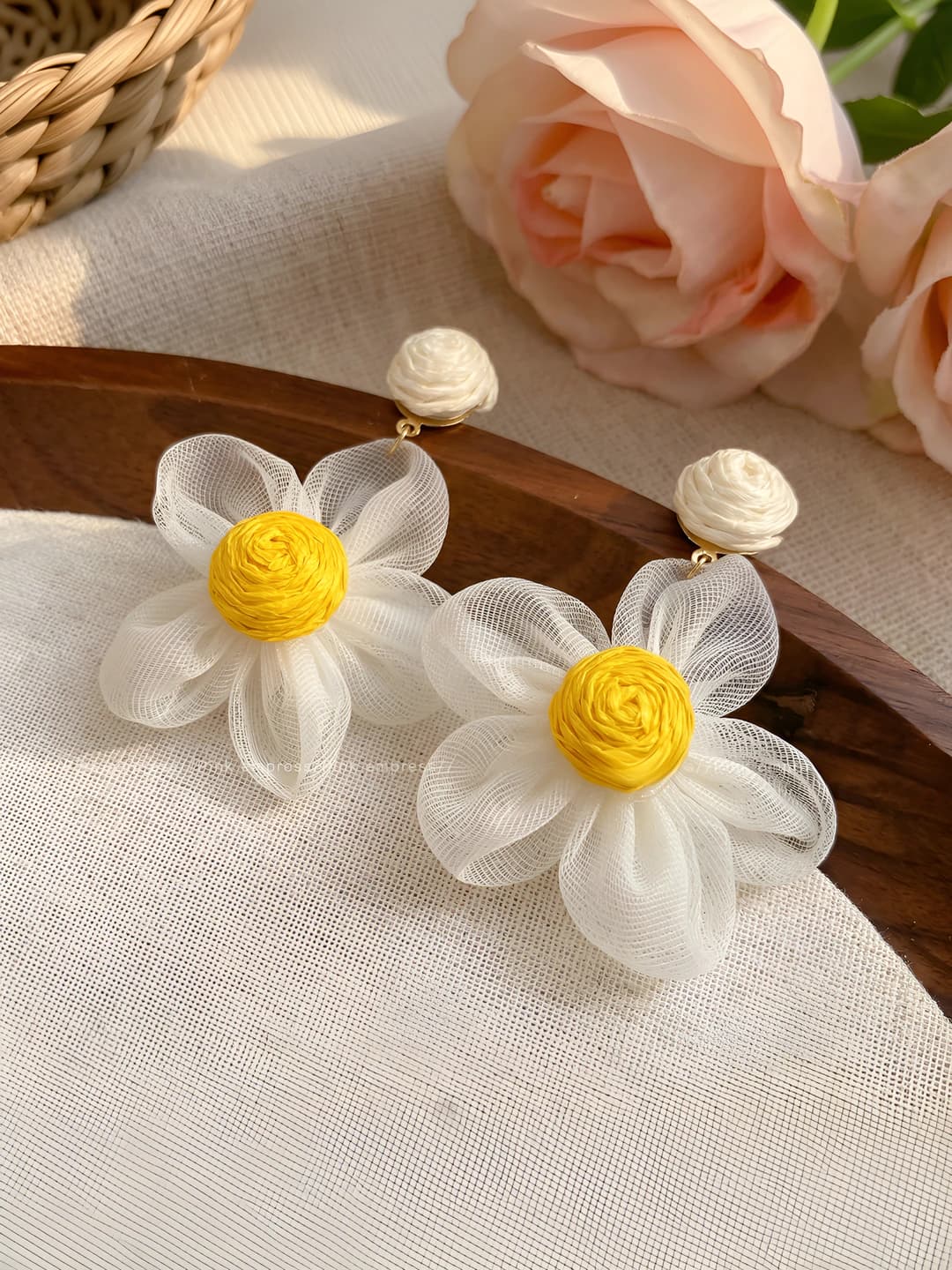 1# dopamine white flower earrings - alloy + woven + fabric
