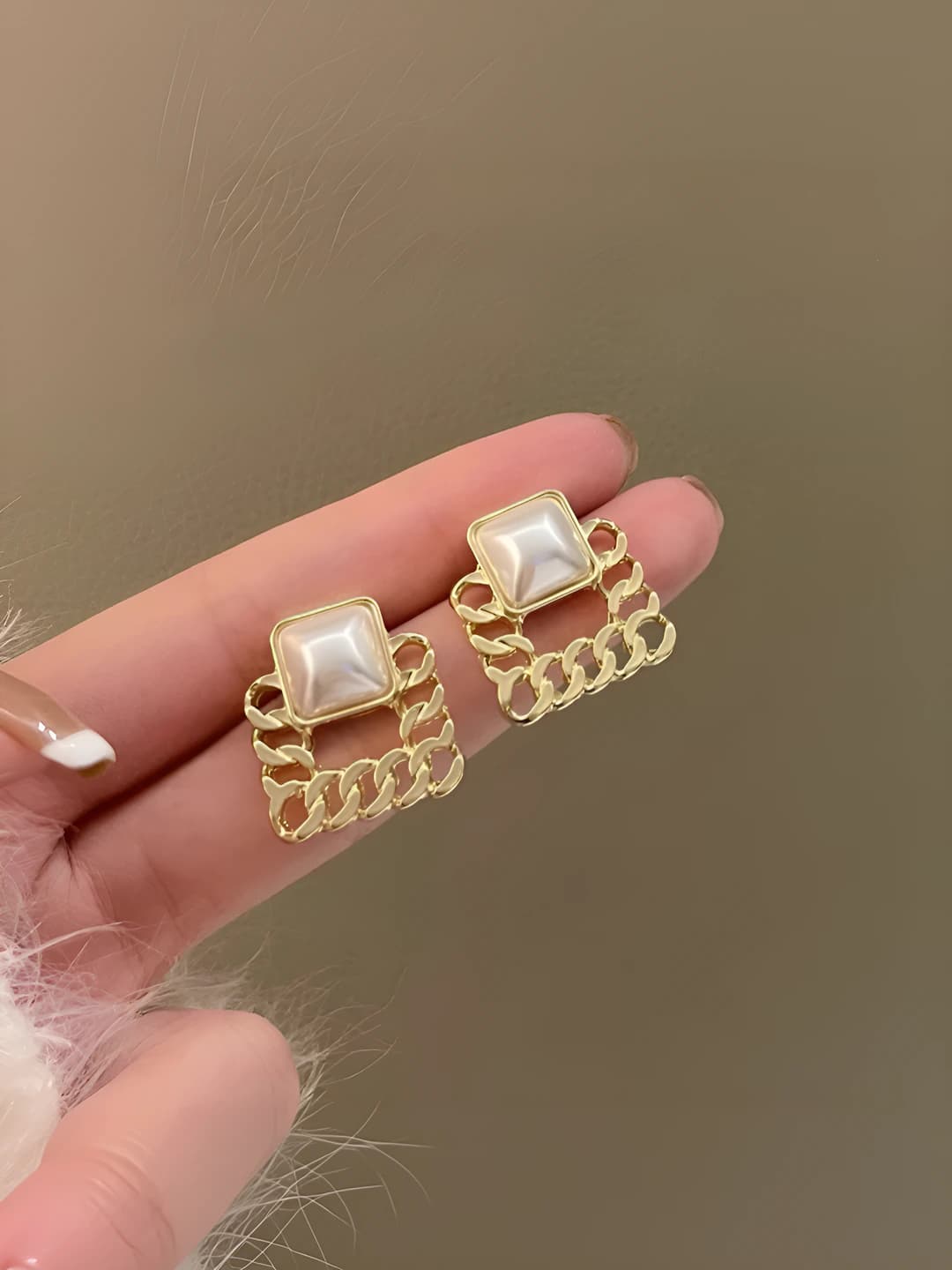 Women's geometric stud earrings in Korean style