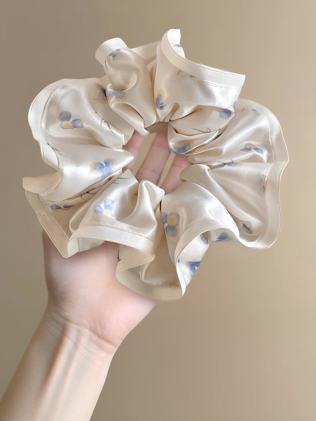 1# Small orchid satin scrunchie ~14 cm