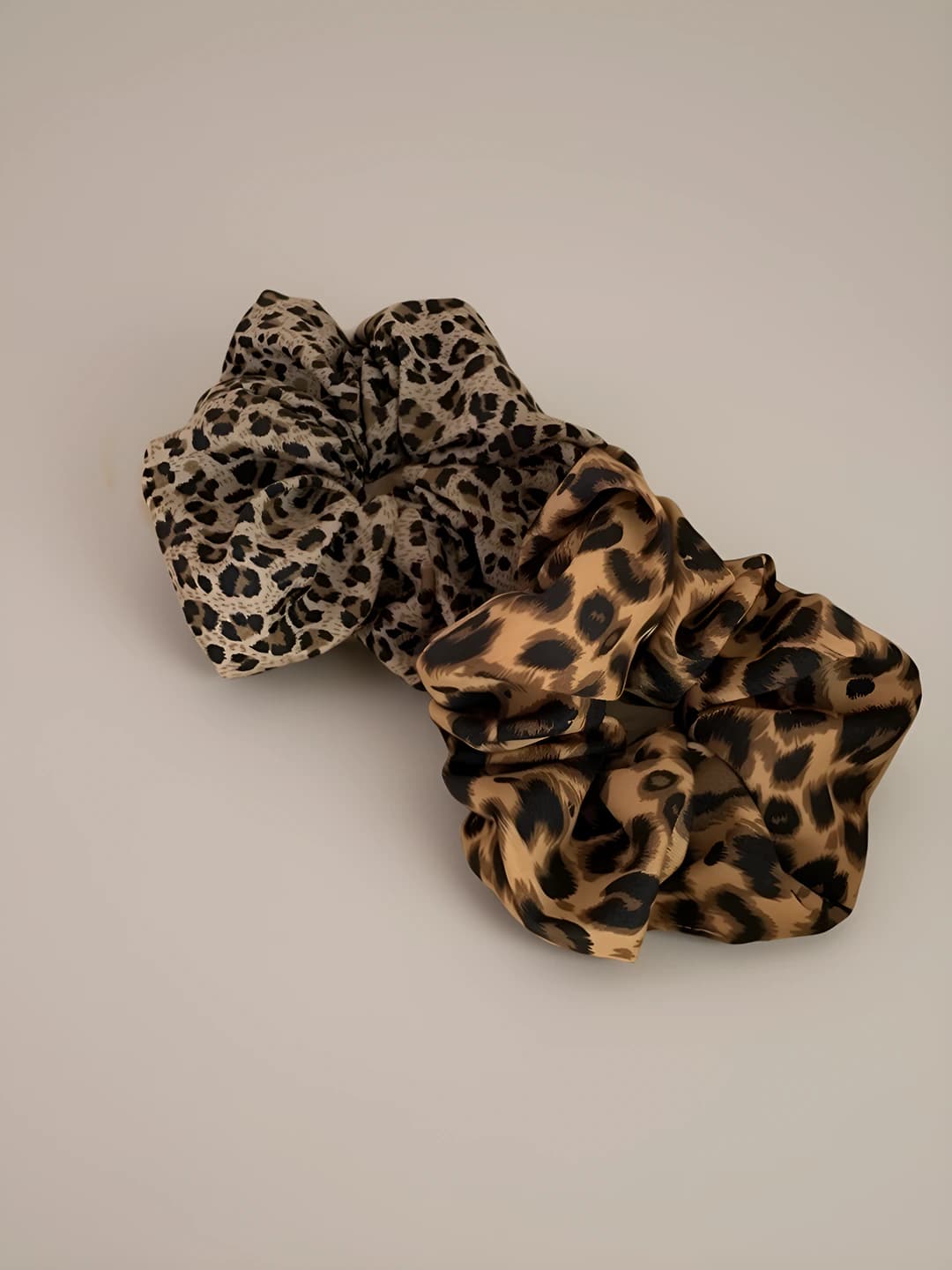 Ayollar uchun leopard printli katta o'lchamdagi mato rezinkalar, qo'lda ishlangan, yengil hashamat uslubidagi soch to'plamlari