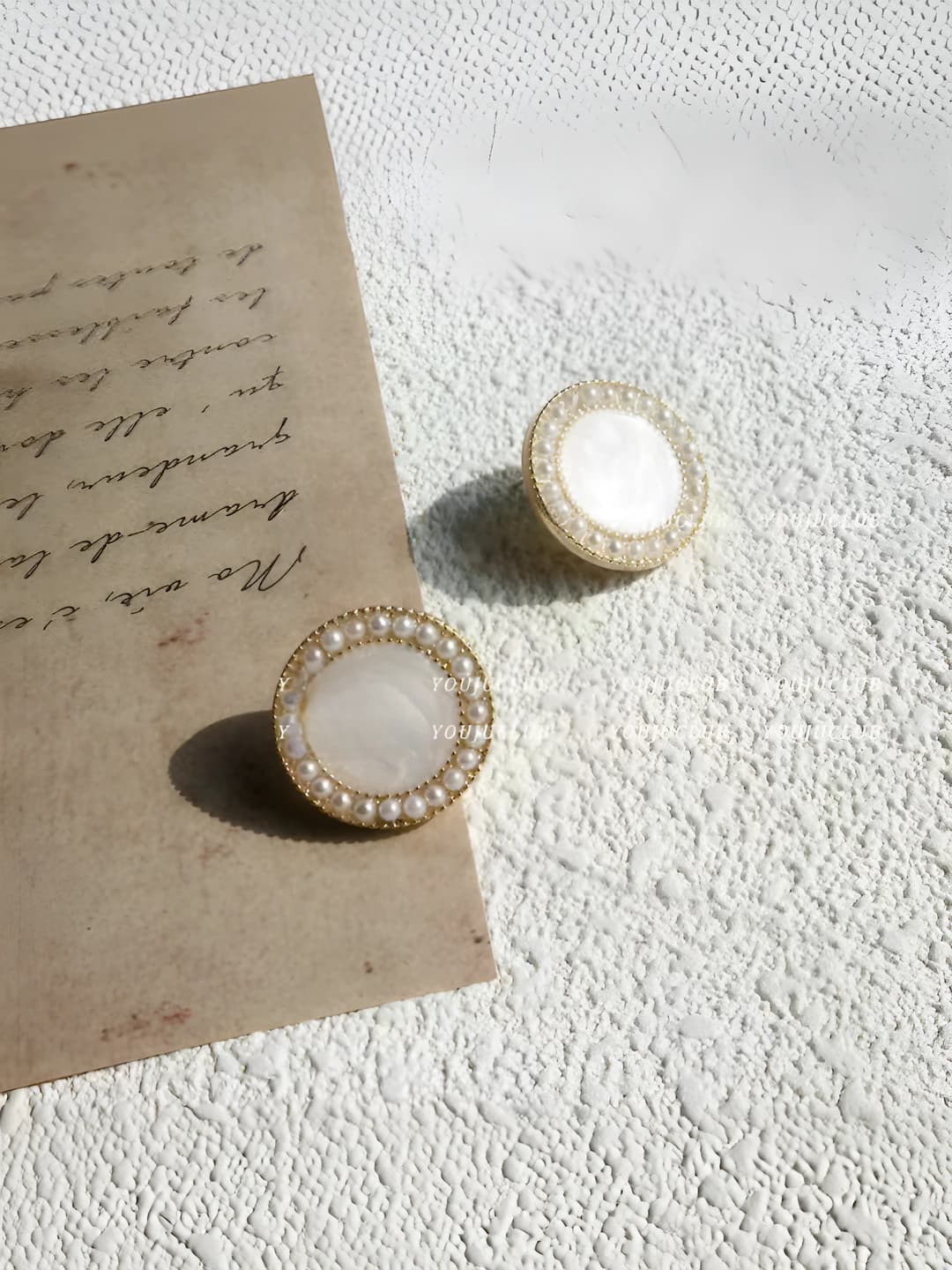 Women's retro white pearl stud earrings