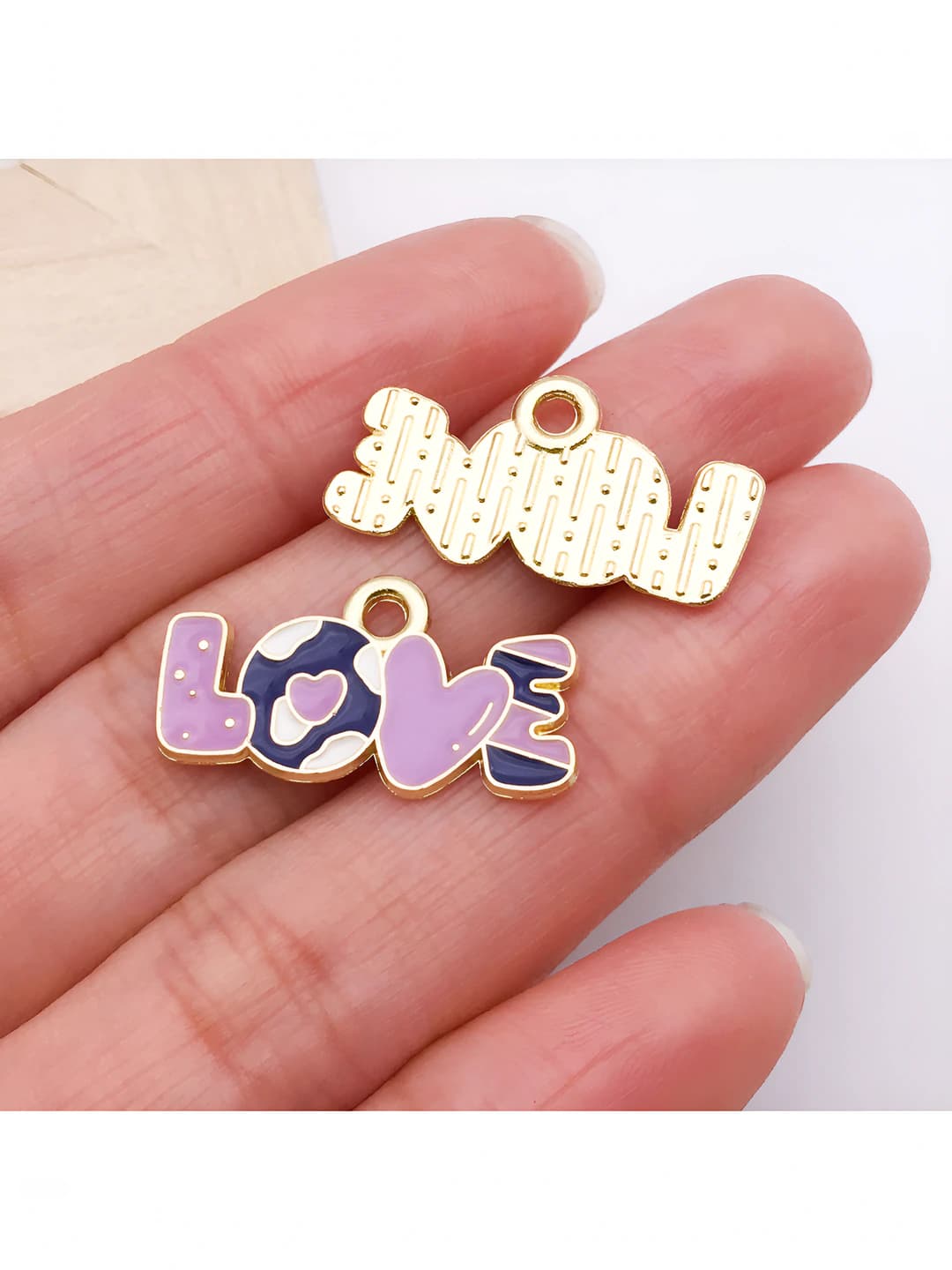 Binafsha LOVE plaka, 12.5x23mm