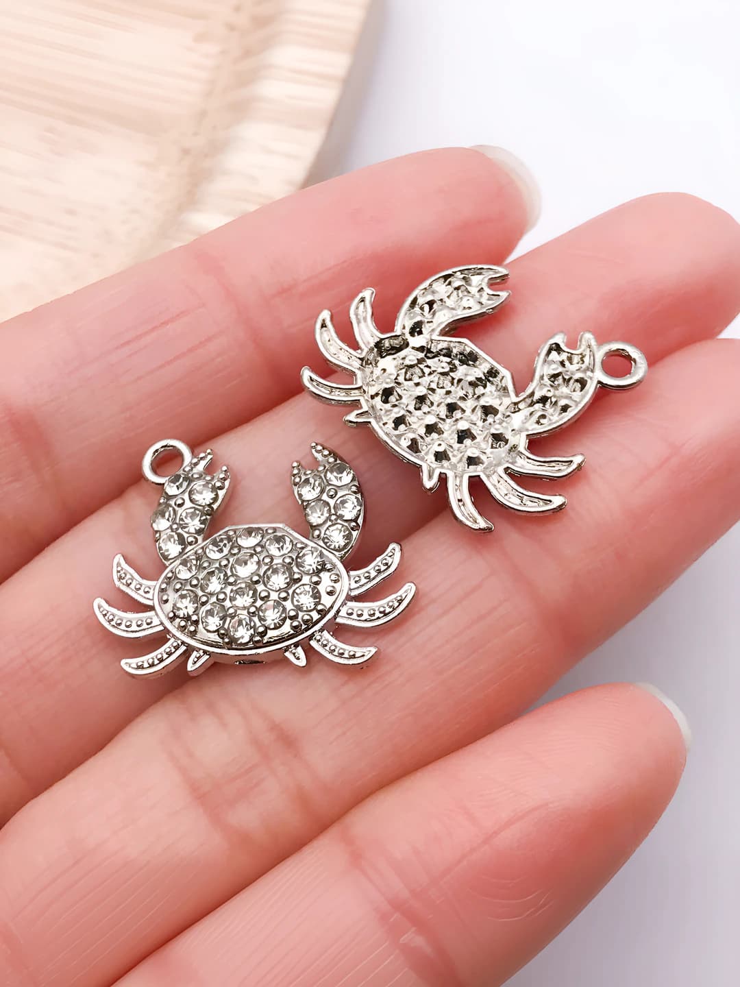 1 pc white gold plated, rhinestone crab 18x22mm-1.5g