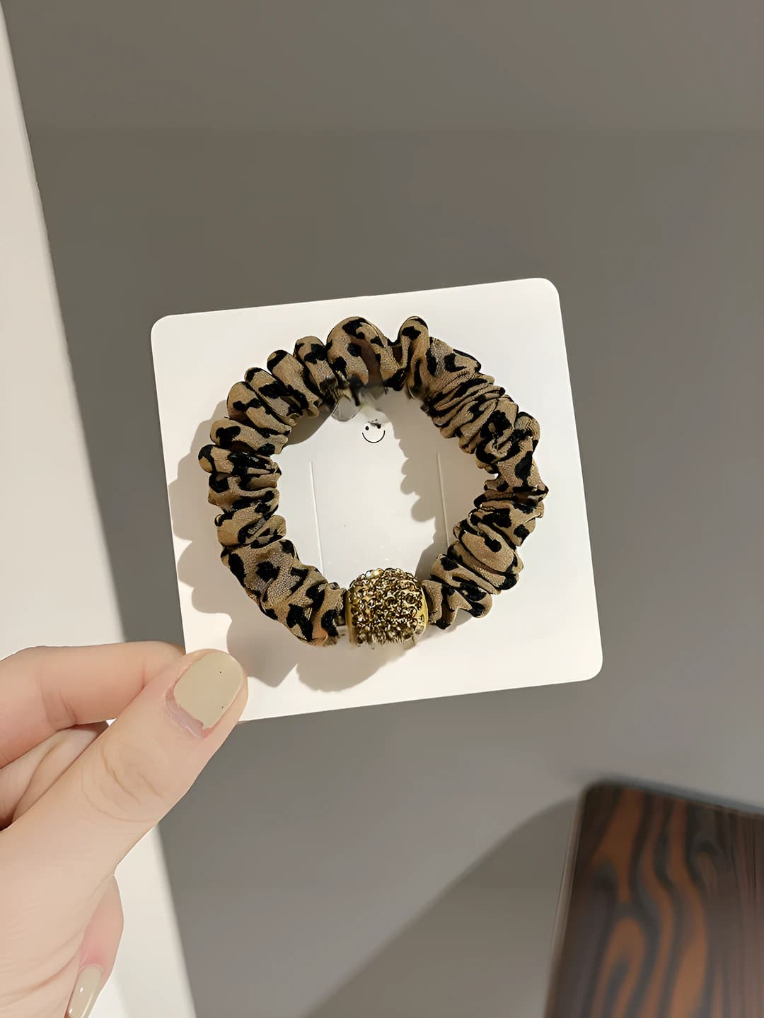 Leopard doira shaklli soch tasi [Kartondan iborat emas]