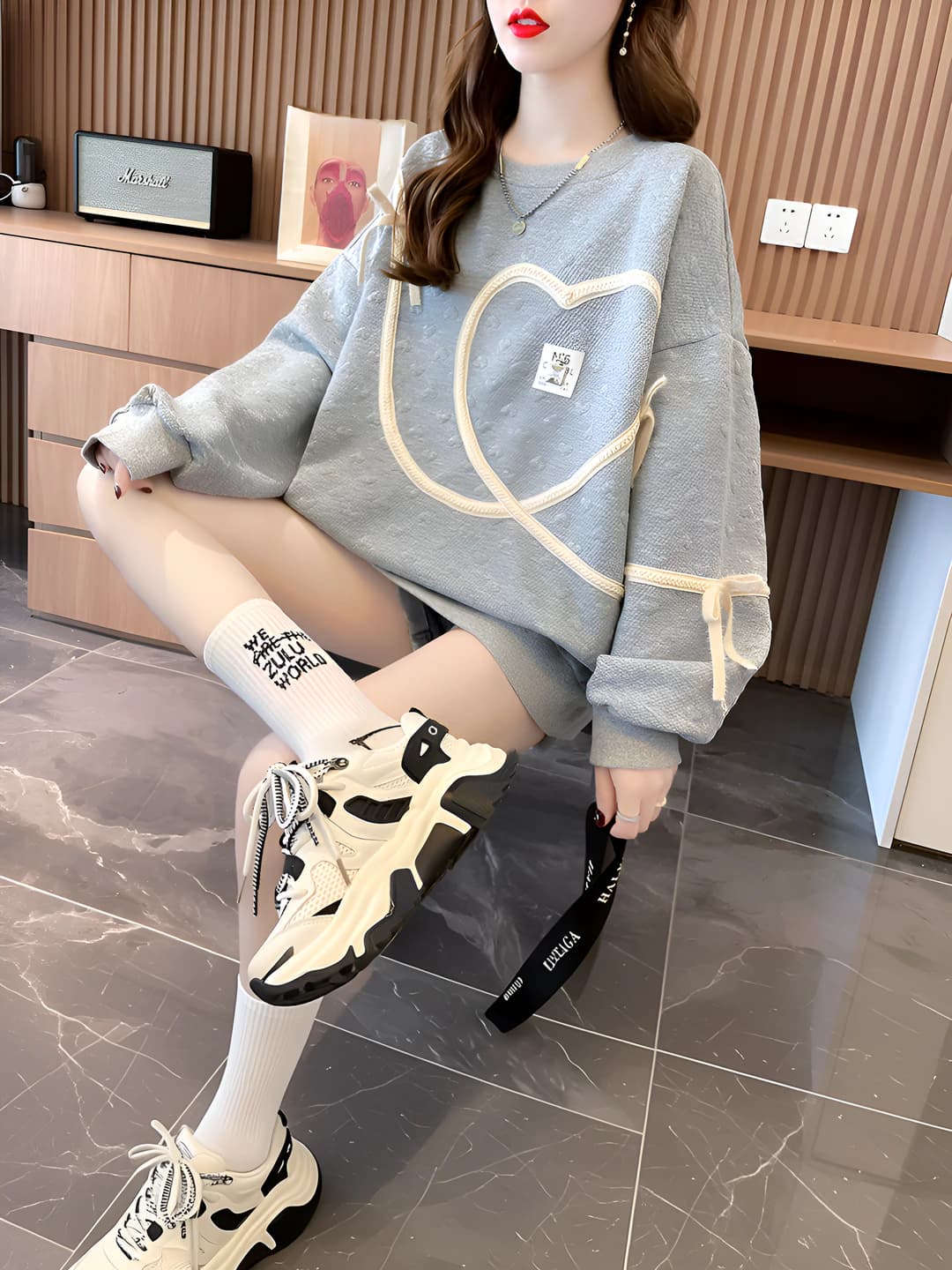 Women's Korean style thin sweatshirt, loose fit, crew neck, long sleeve, spring-autumn, heart pattern