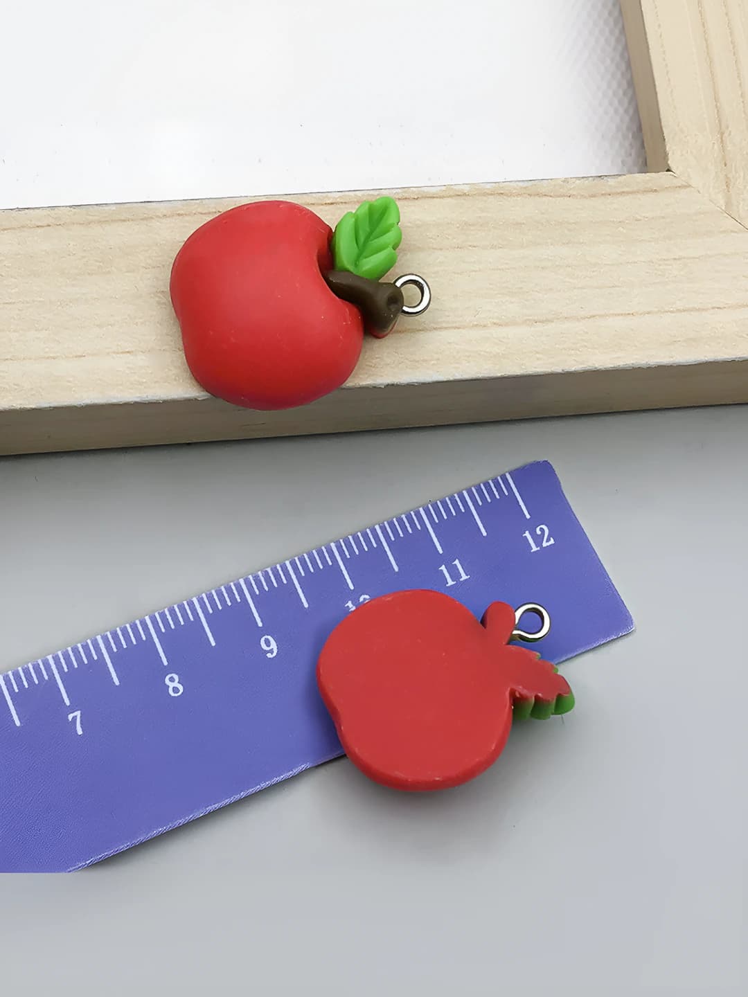 1 pc Red resin apple 20x24mm-2.5g-24238