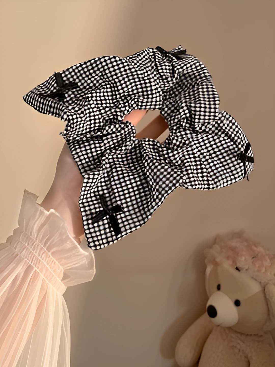 Black-white houndstooth bow