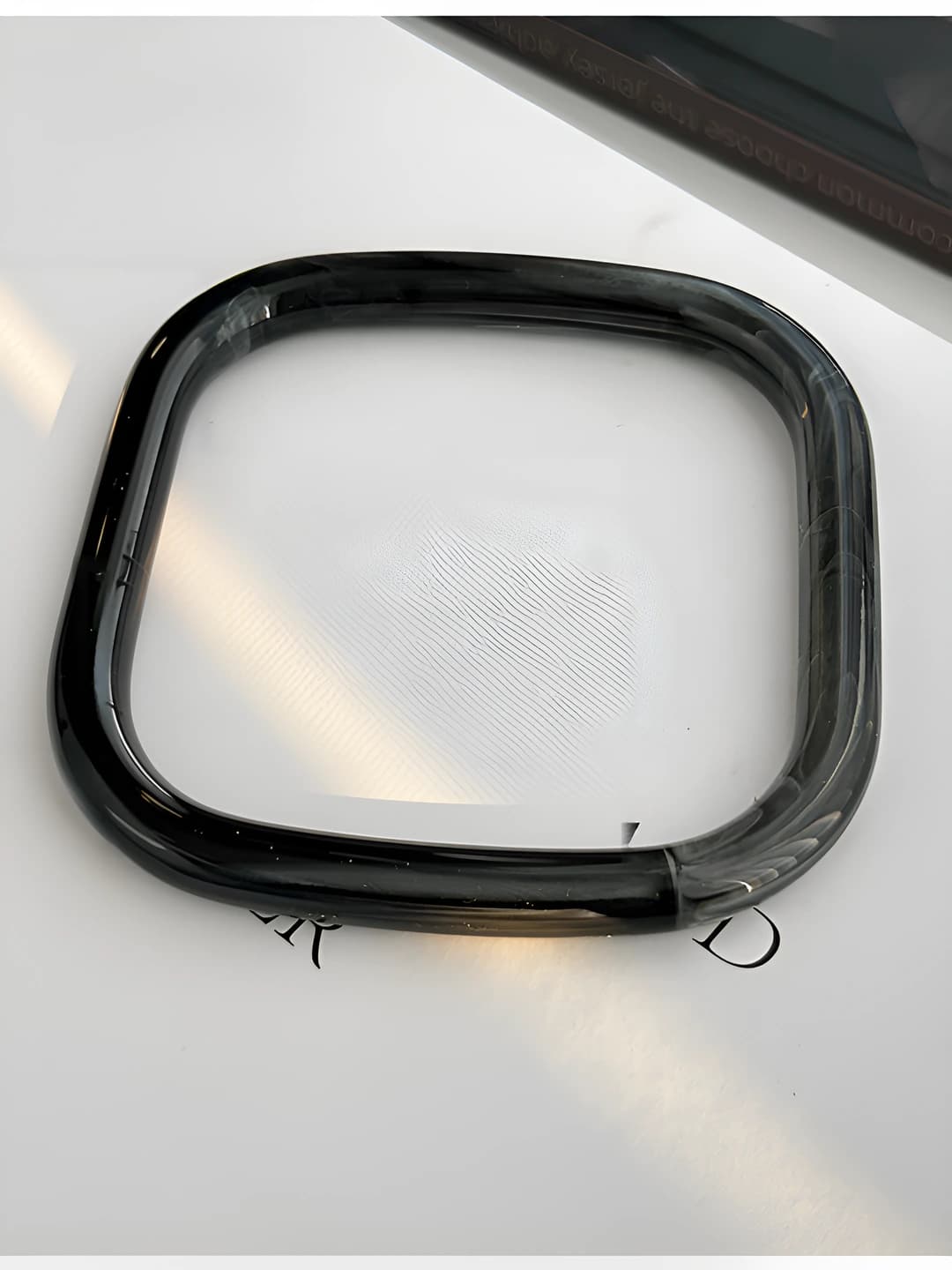 L571-6 Black