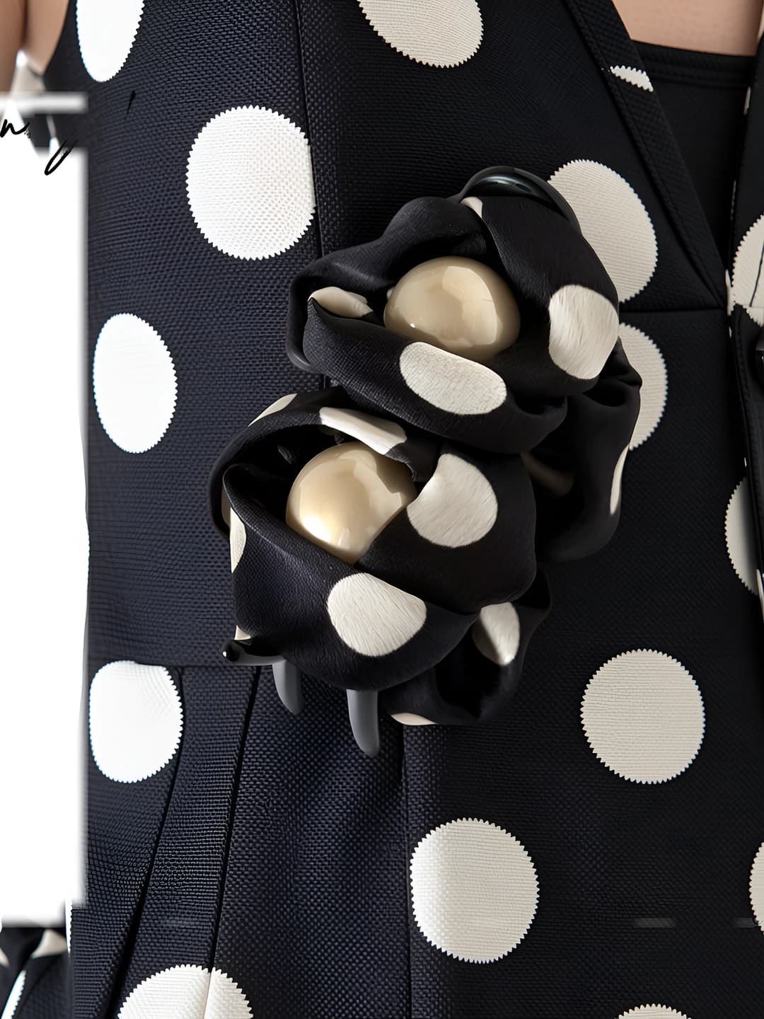 Black polka dot, ~8 cm