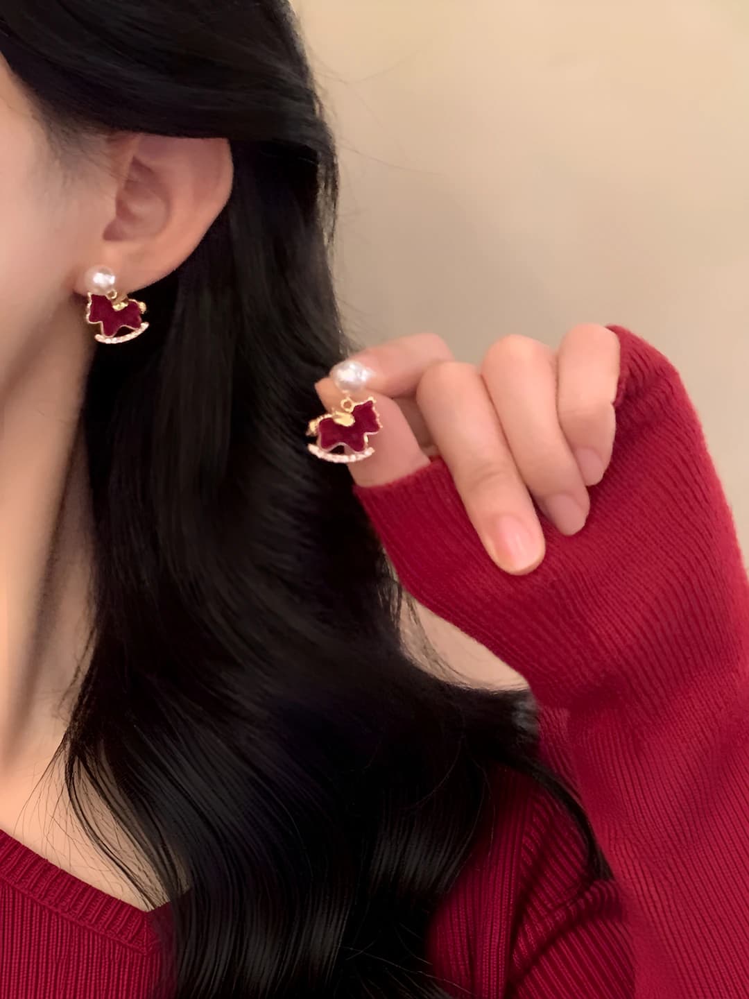 Pearl velvet pony stud