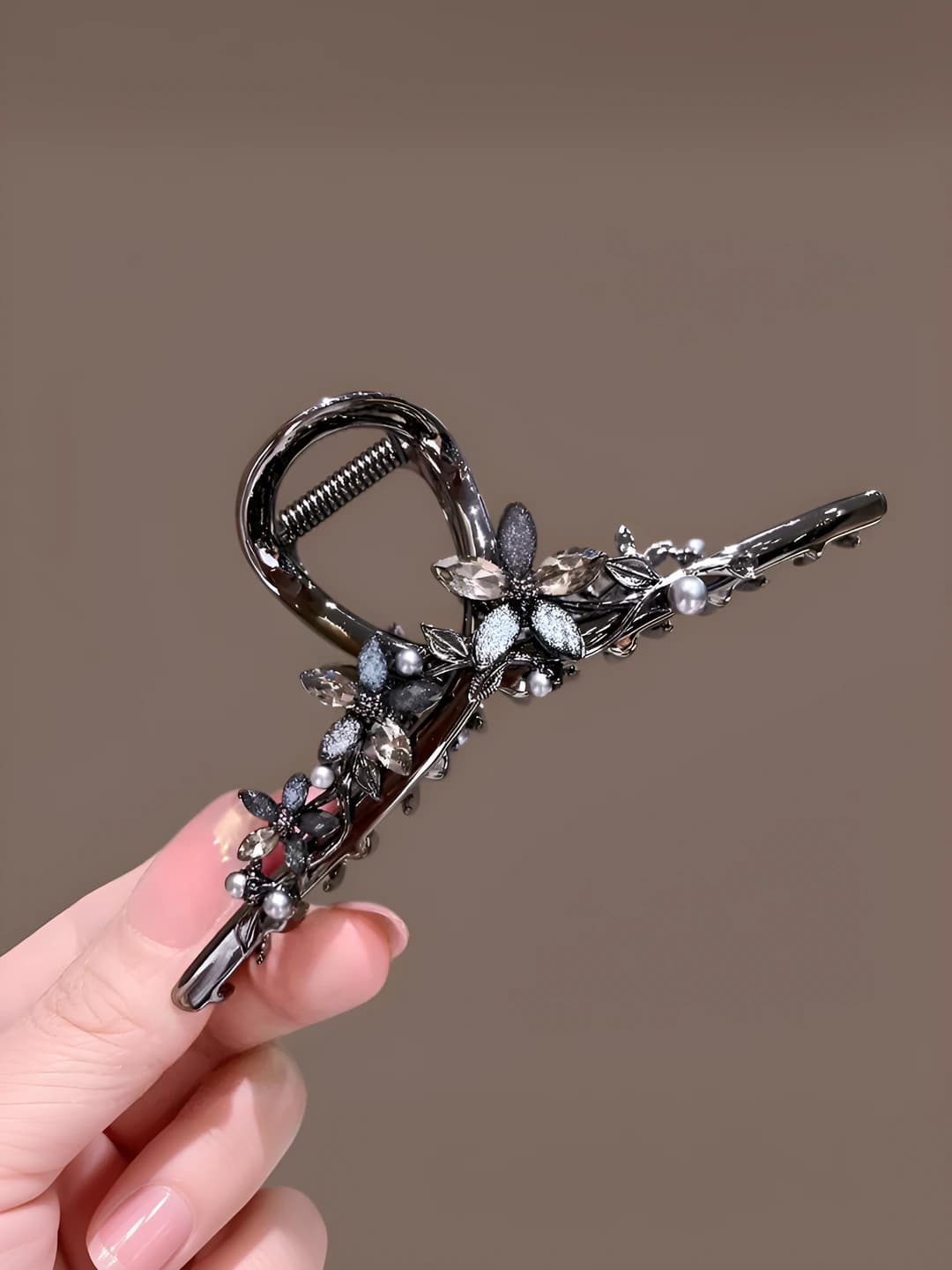 Women's hair clips and combs: large size, design element: flowers, handmade, style: Chanel style, claw hair clip