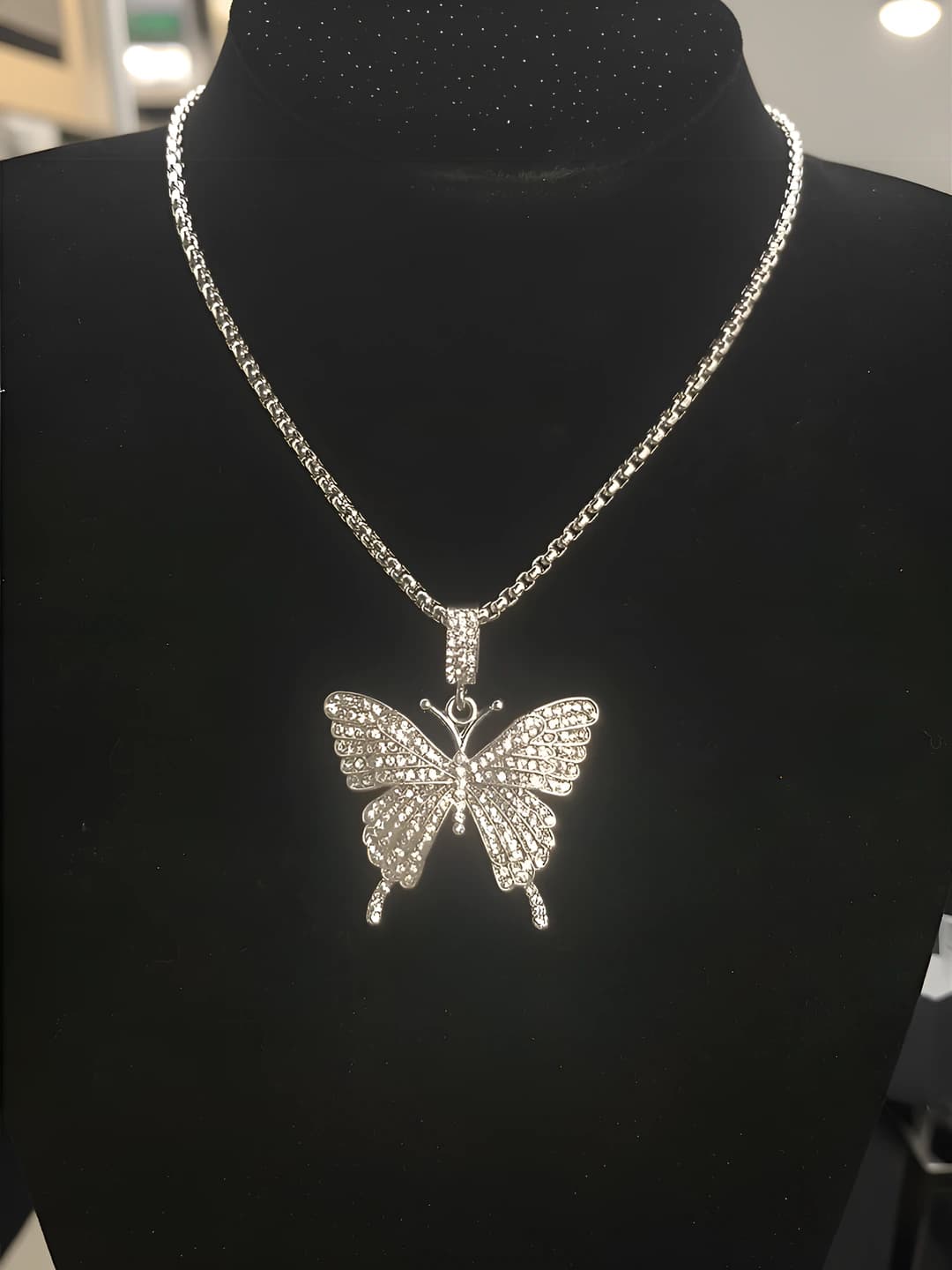 Diamond butterfly - 70 cm titanium chain