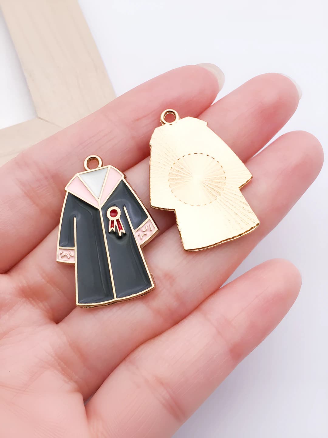 Розовый академический костюм 30x20mm