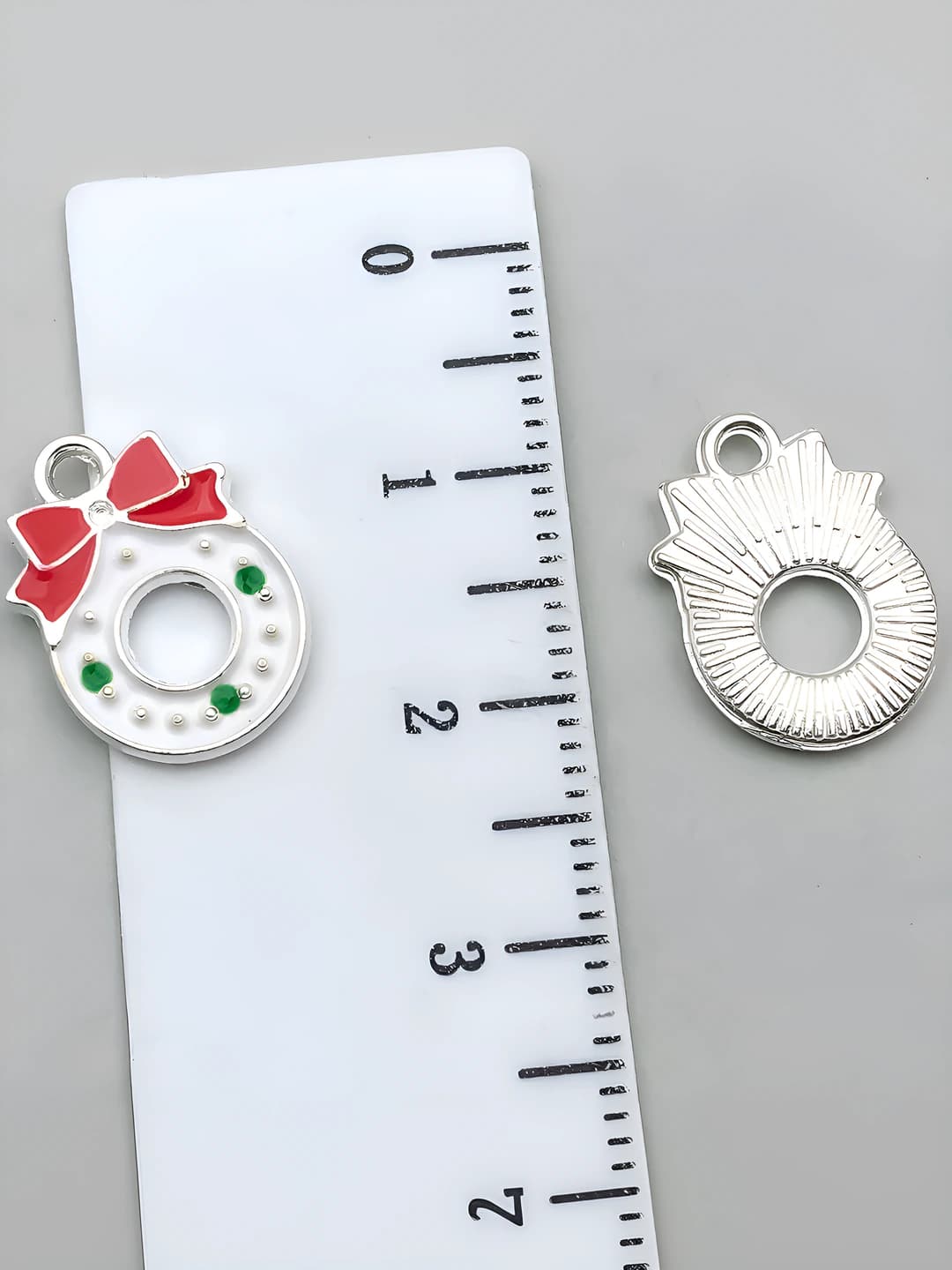 Белый цветочный венок 11x13mm-0.8g