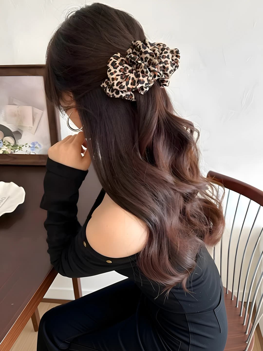 3# Bej kofe leopard banan klipsi - poydevi 10 sm, umumiy 11.5 sm