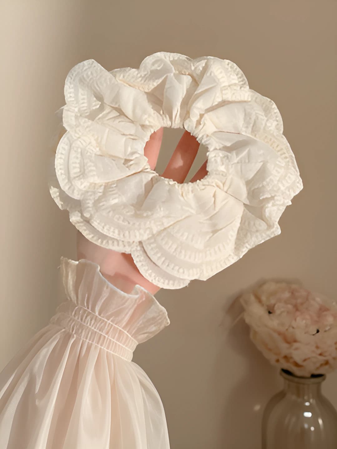 Beige multi-layer lace scrunchie - 16cm