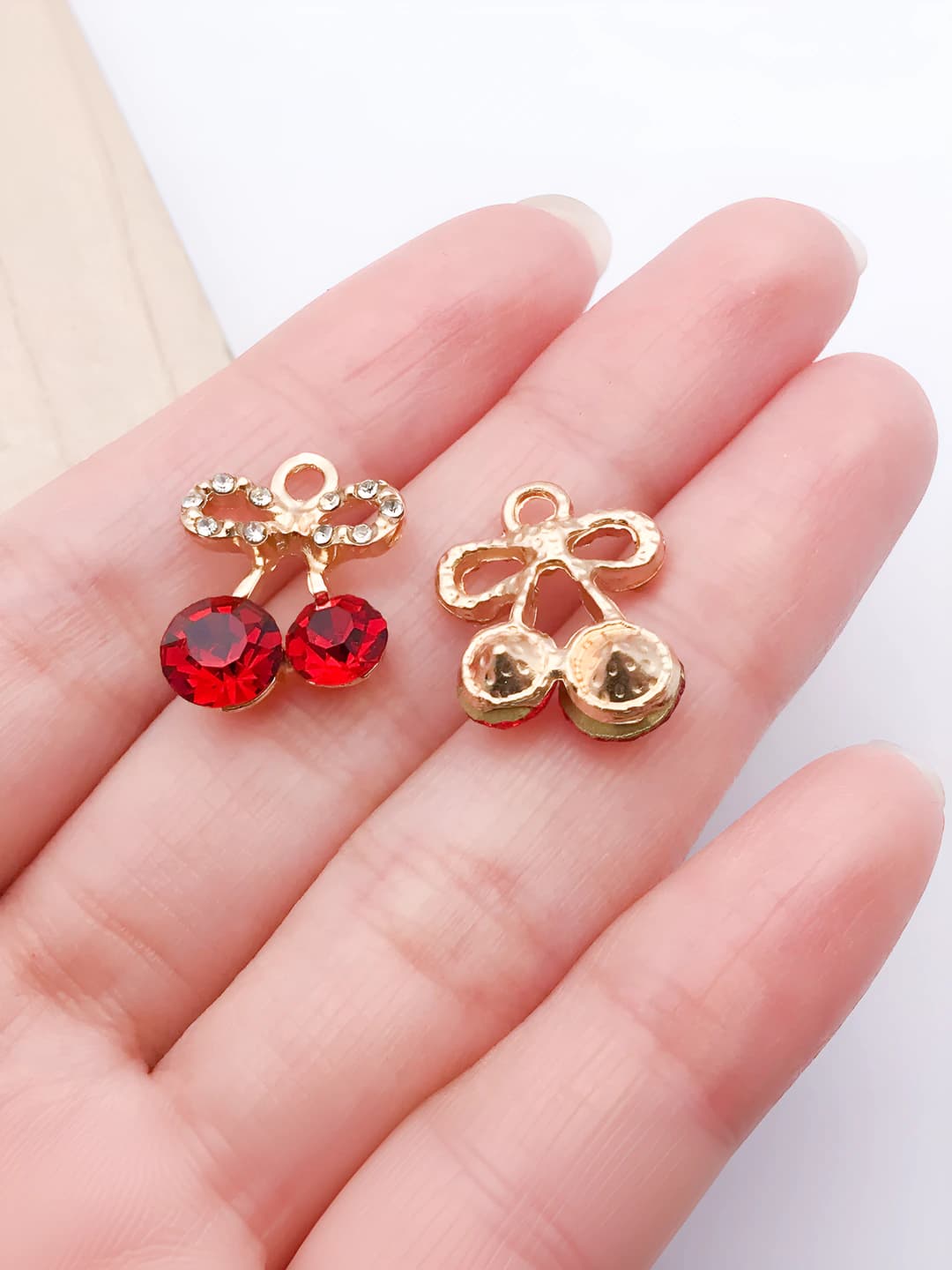Красный бриллиант бант-фрукт 17x14x6mm-1.7g
