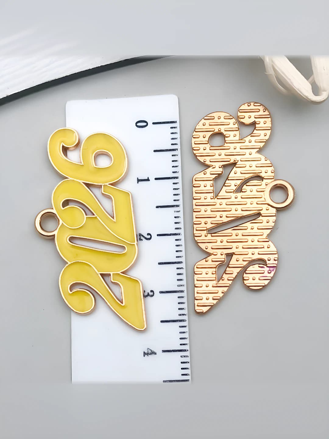 1 шт большой KC золото, цифра 2026, 18x37mm, 2.35g