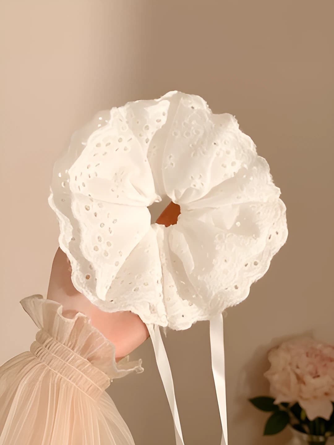 1# White drawstring scrunchie large