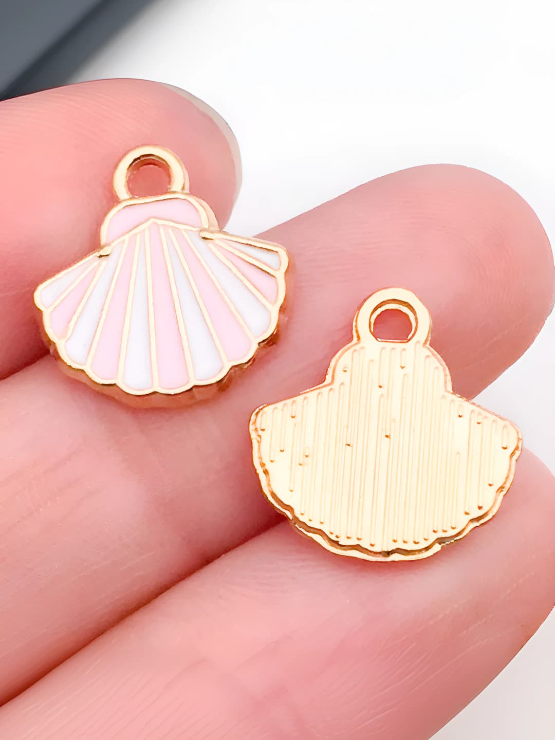 Pink shell 13x13mm-0.9g