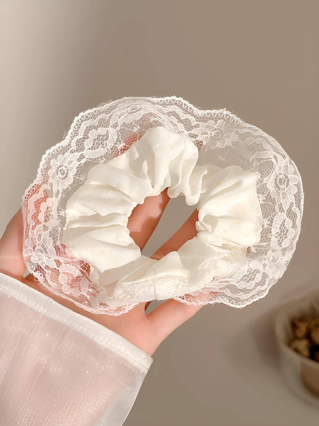 Yellow polka dot lace, 12 cm