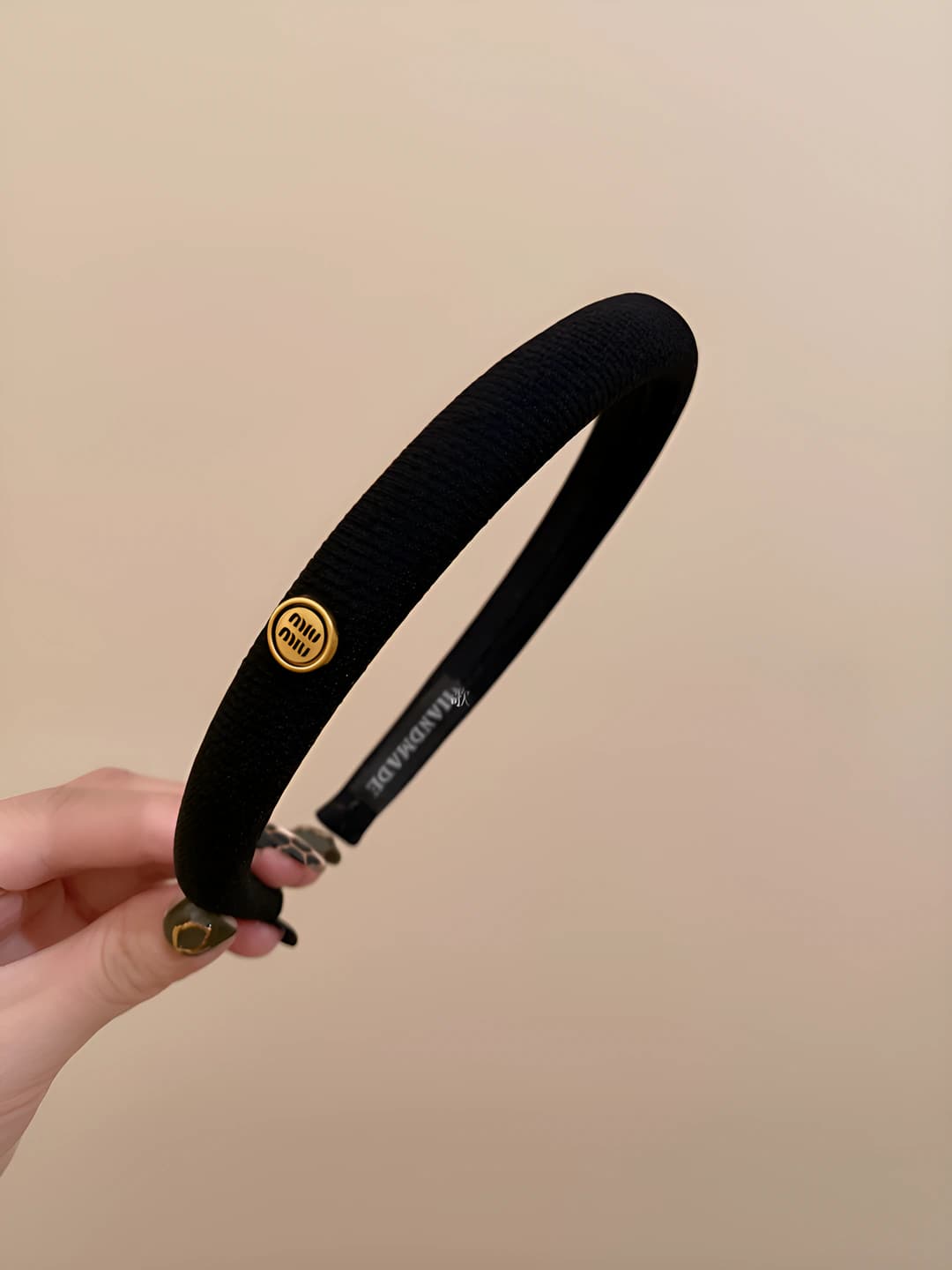 Black letter gold logo (1.8 cm)