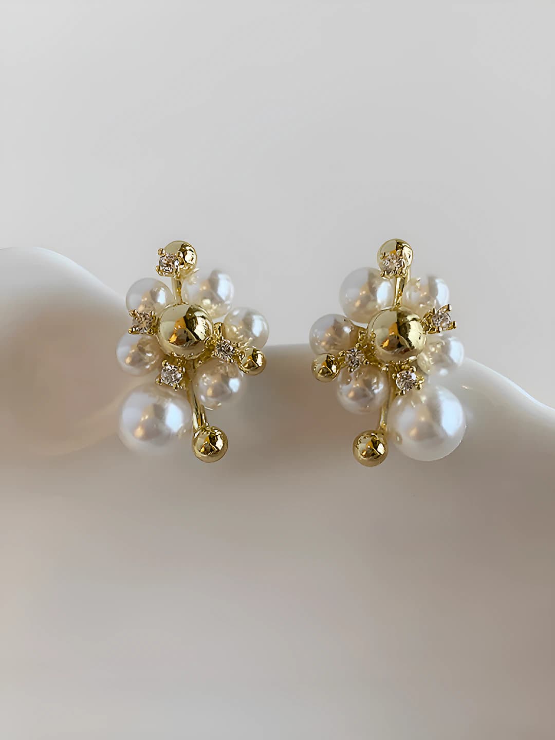 Women's pearl geometric stud earrings with 925 silver posts