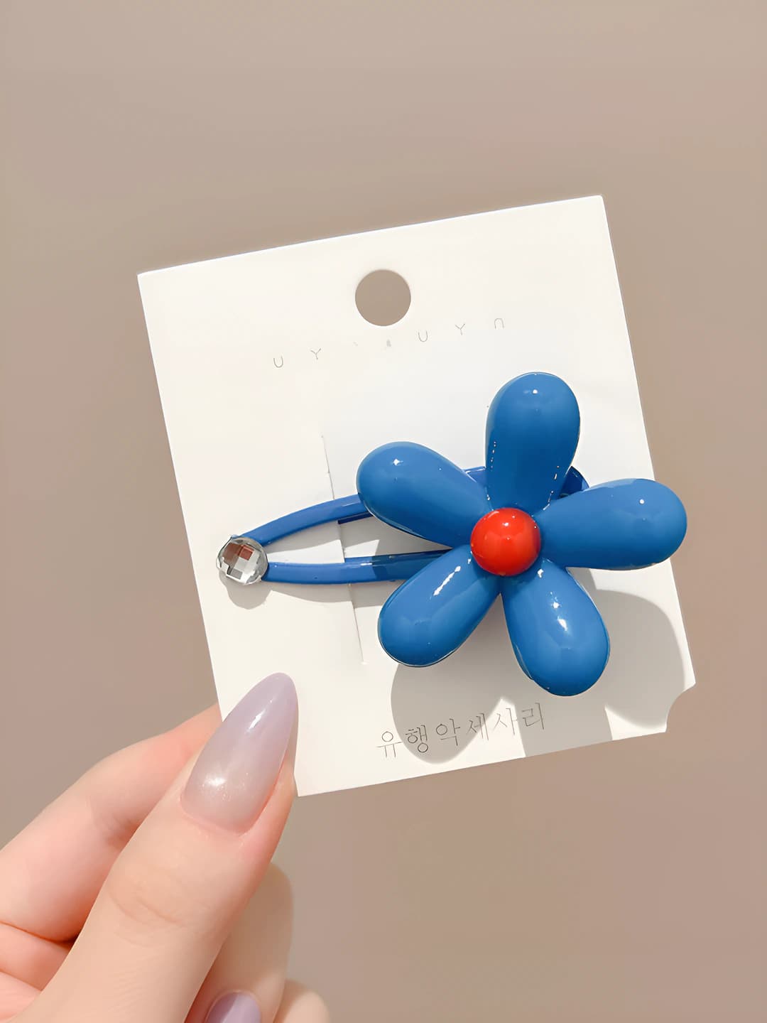 Blue flowers, ~5 cm, flowers ~4 cm