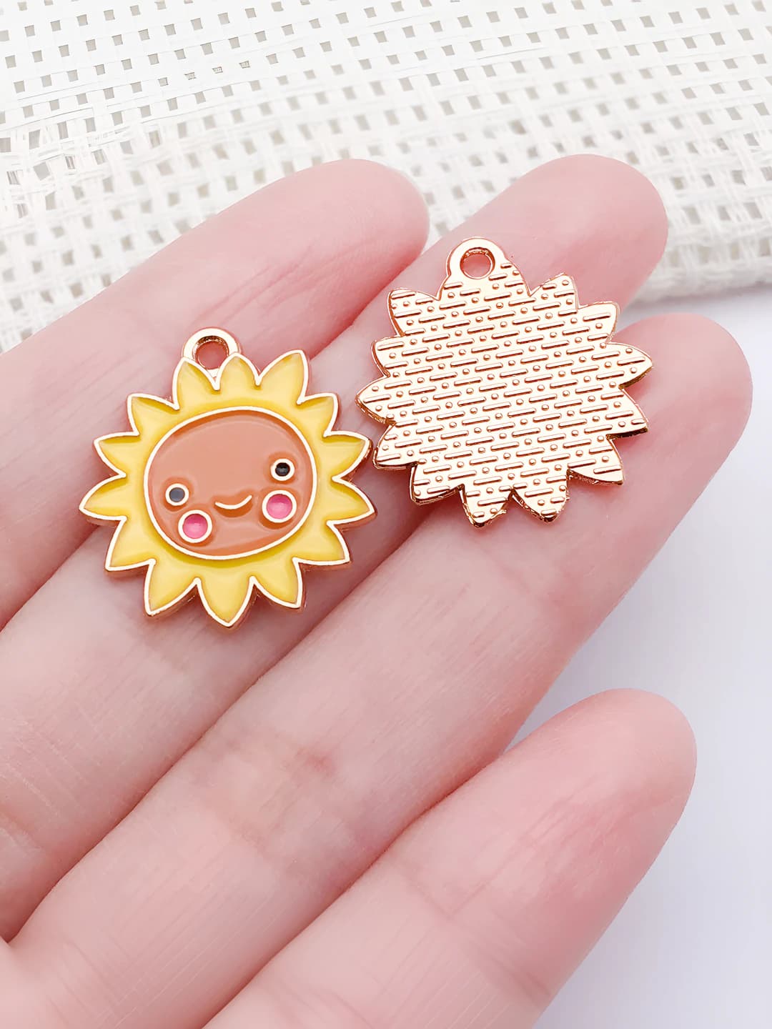 1 pc yellow sun 22x20x1mm-1.4g