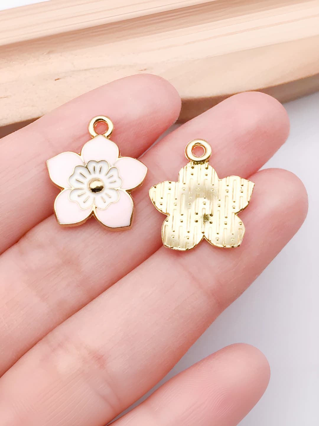 1 dona Pushti 5 burchakli yulduz sakura 18x16x2mm-0.8g