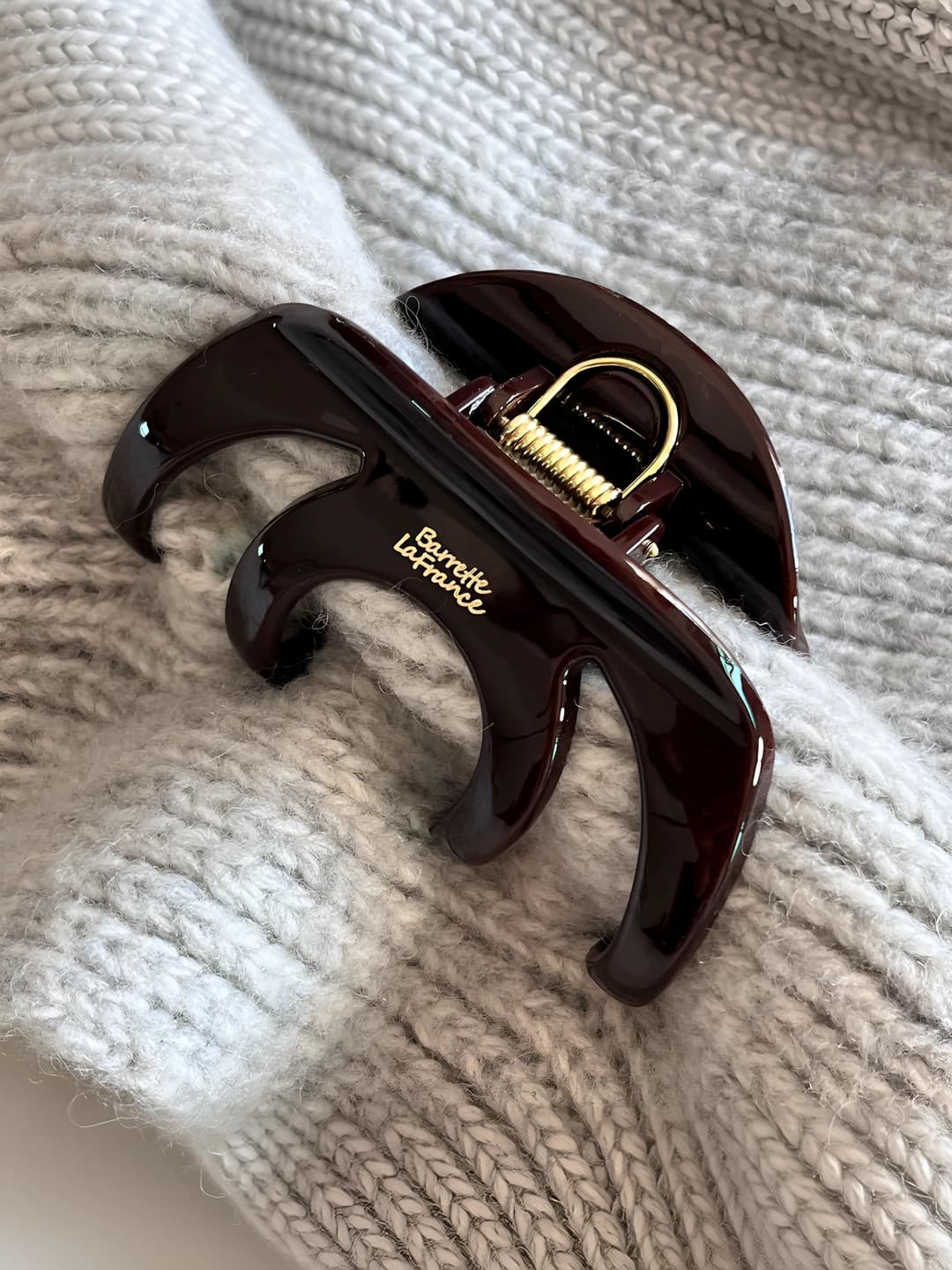 Chocolate brown pumpkin clip ~10.5 cm