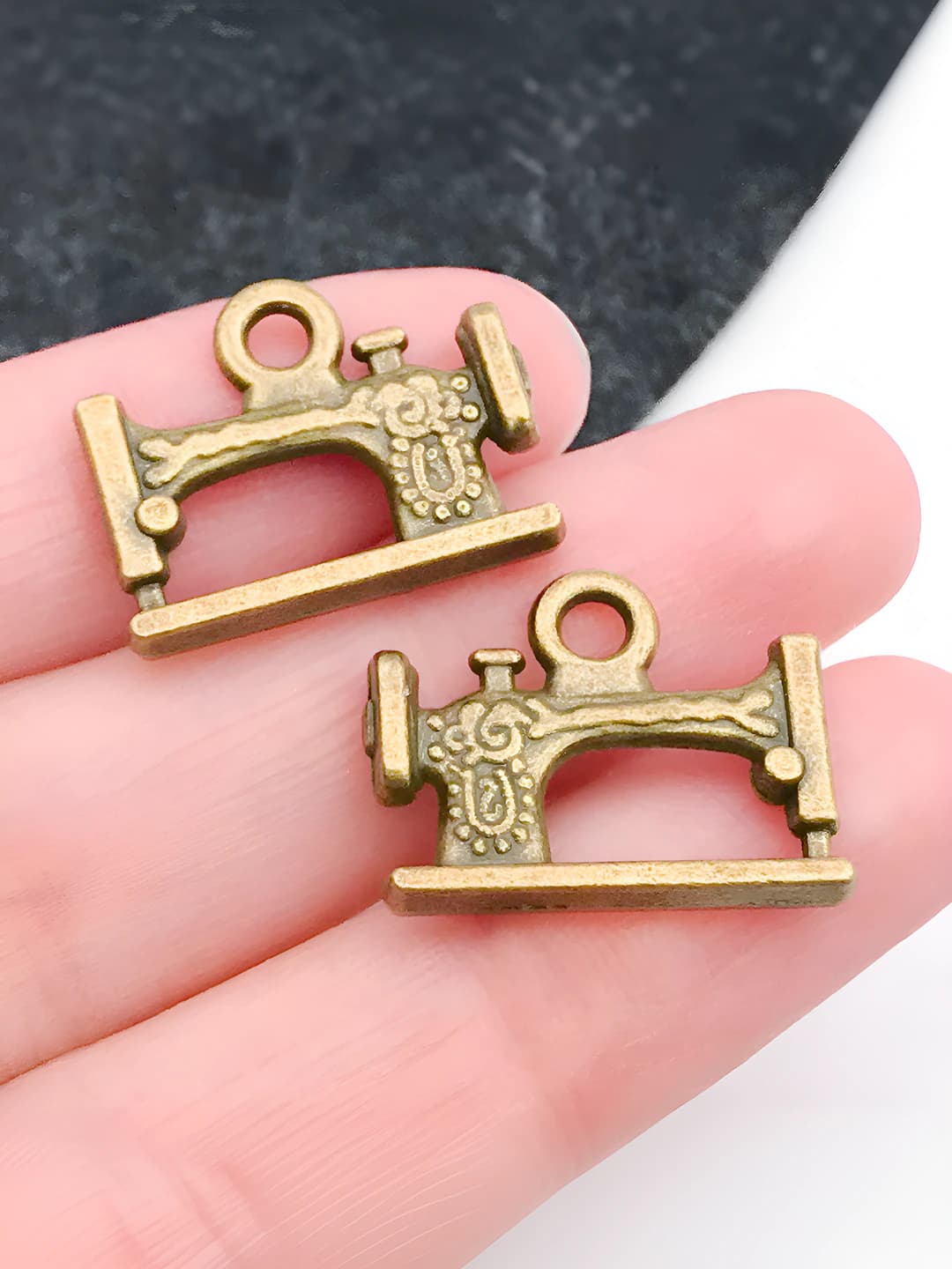 1 pc antique teal sewing machine 19x15mm-1.9g