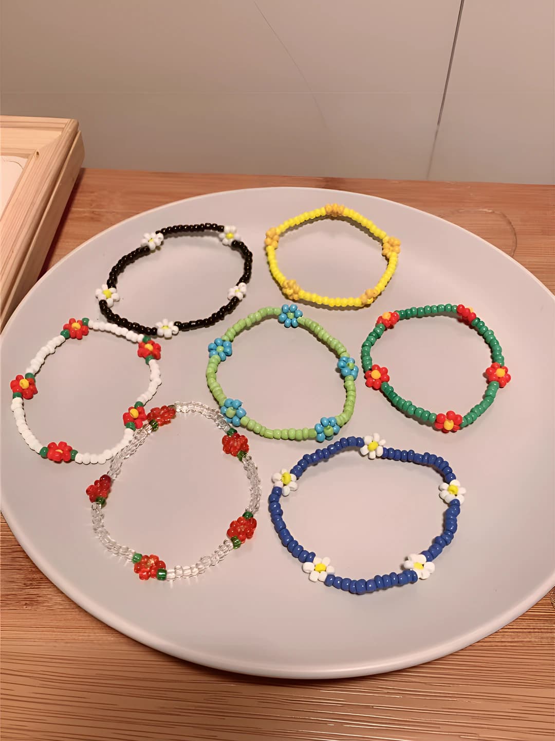 Women's beaded bracelet with flowers and daisies in boho and beach vacation style
