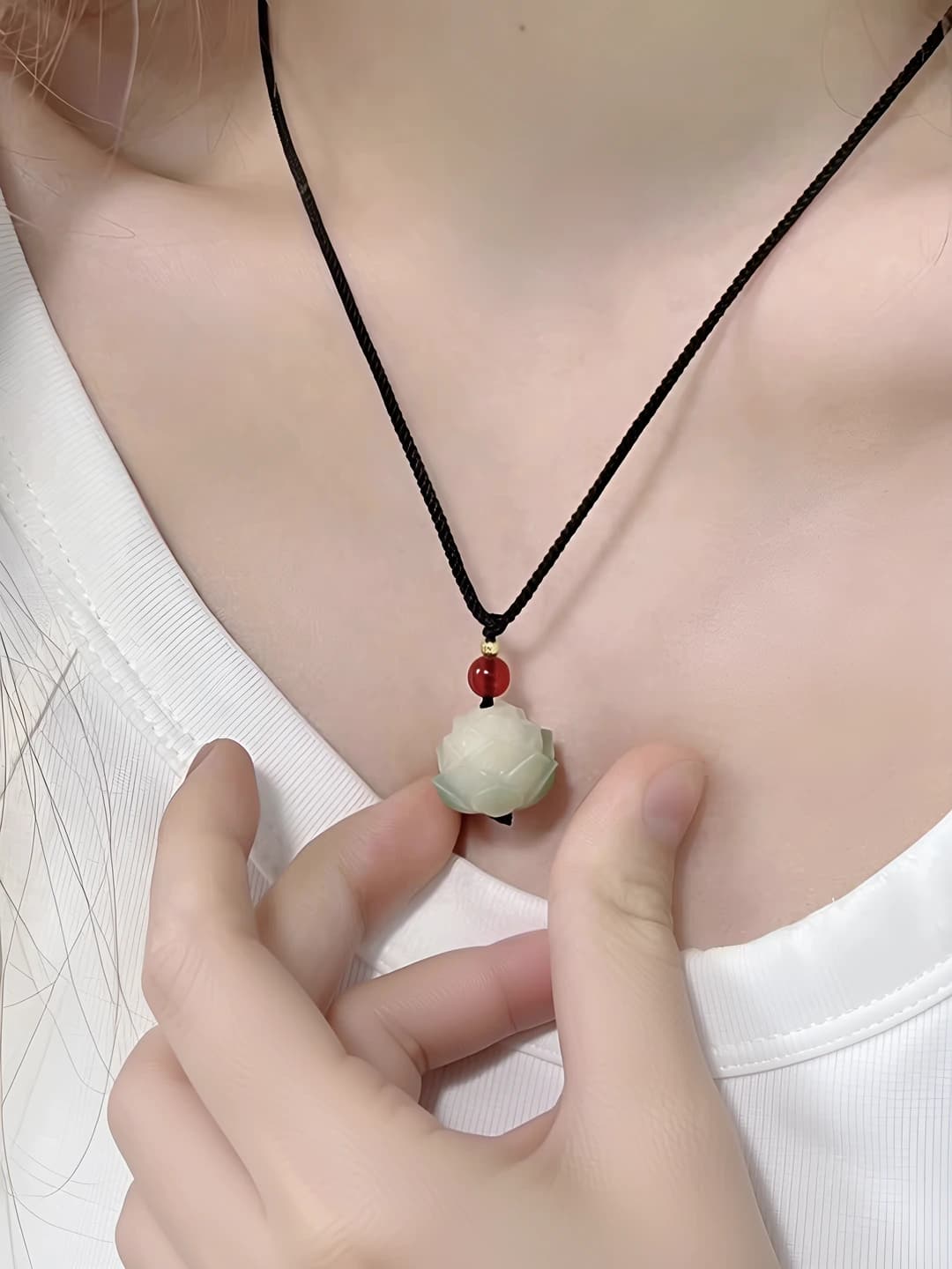 Lotus bodhi necklace [Black cord]